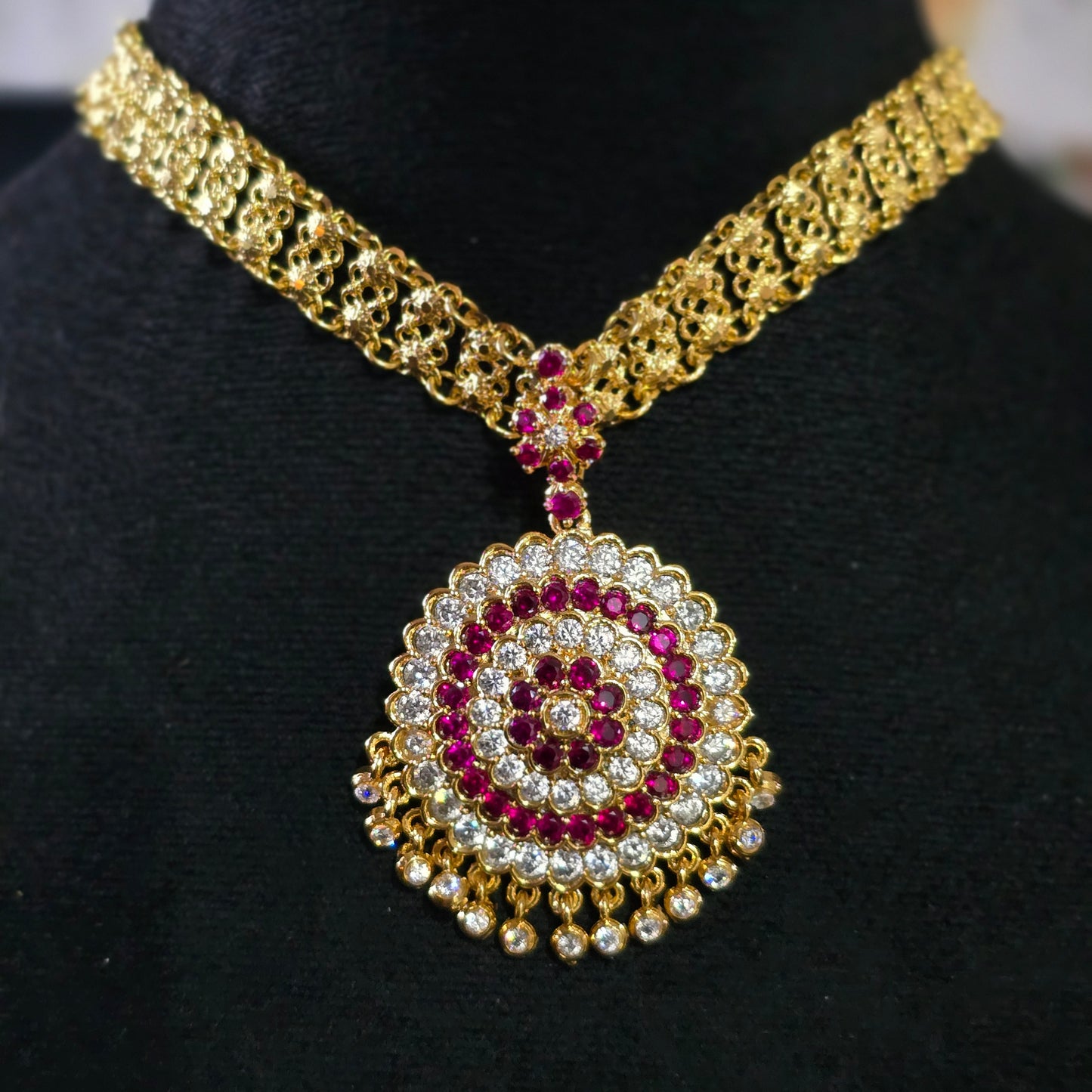 Patta chain with round white red mossanite stones aatil. Not 916 gold .Code 909