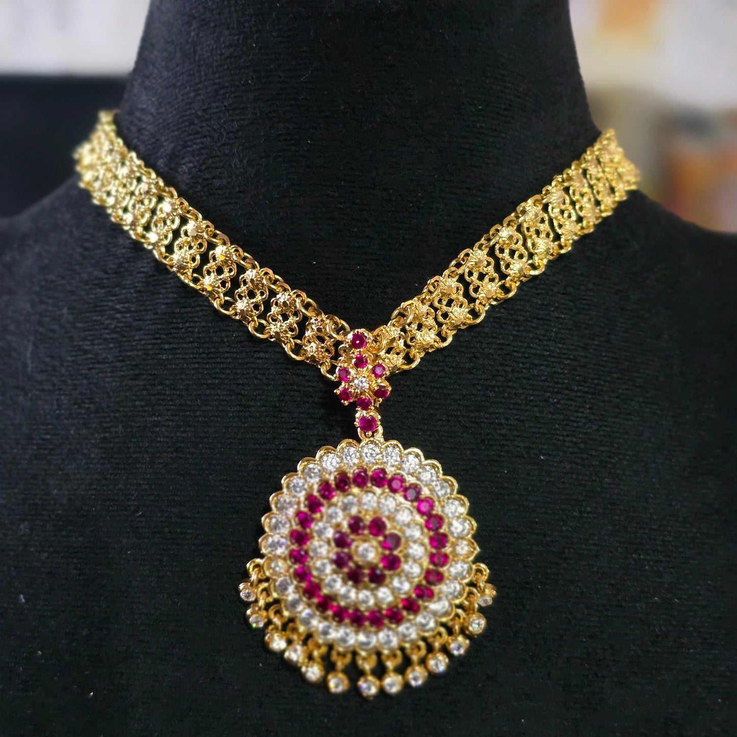 Patta chain with round white red mossanite stones aatil. Not 916 gold .Code 909