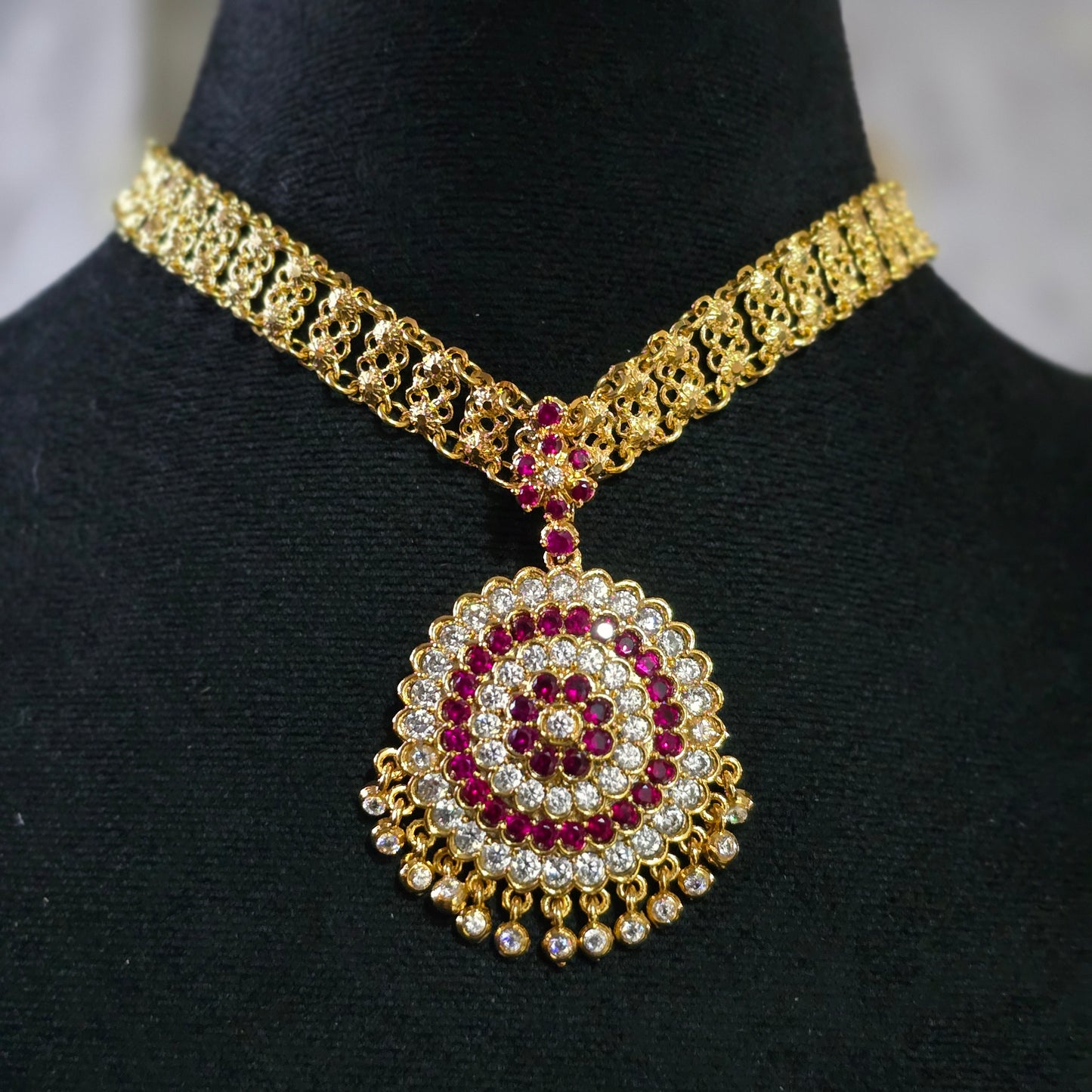 Patta chain with round white red mossanite stones aatil. Not 916 gold .Code 909