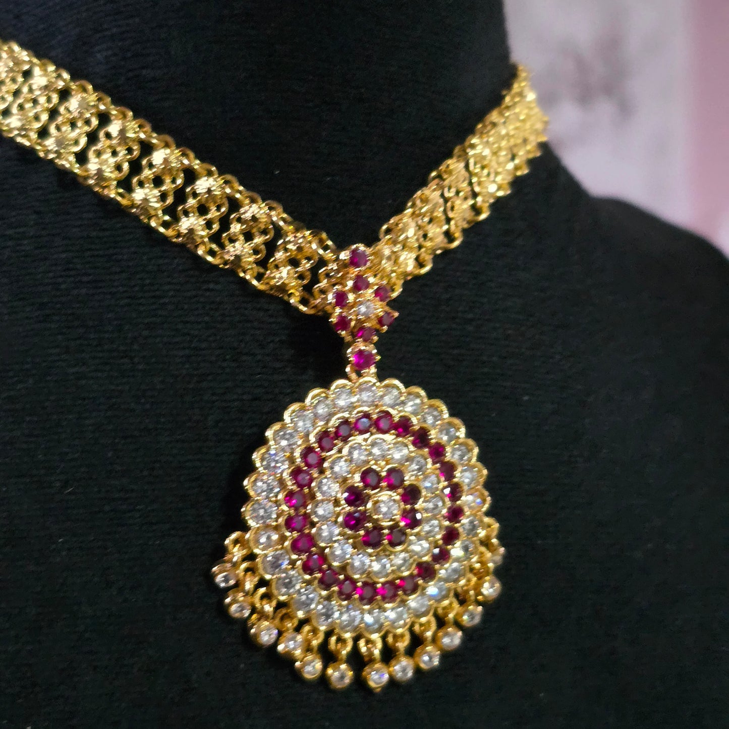 Patta chain with round white red mossanite stones aatil. Not 916 gold .Code 909