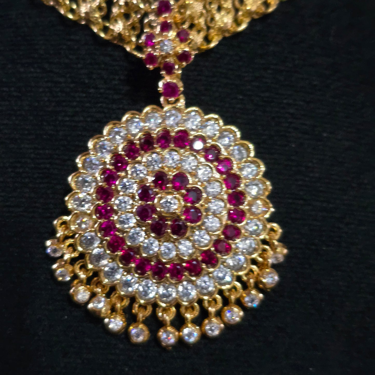 Patta chain with round white red mossanite stones aatil. Not 916 gold .Code 909