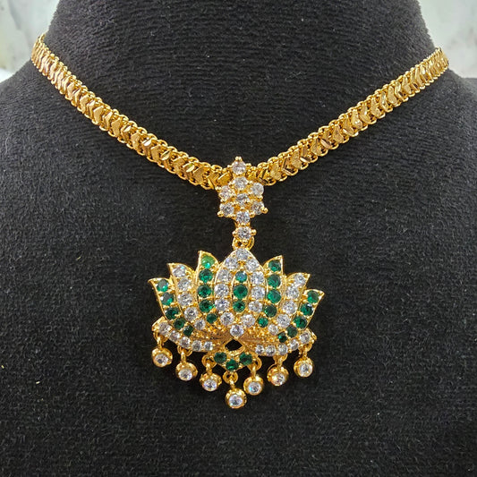 Emerald green with white mossanite stones locket with diamontele cut chain.Not 916 gold . Code 056