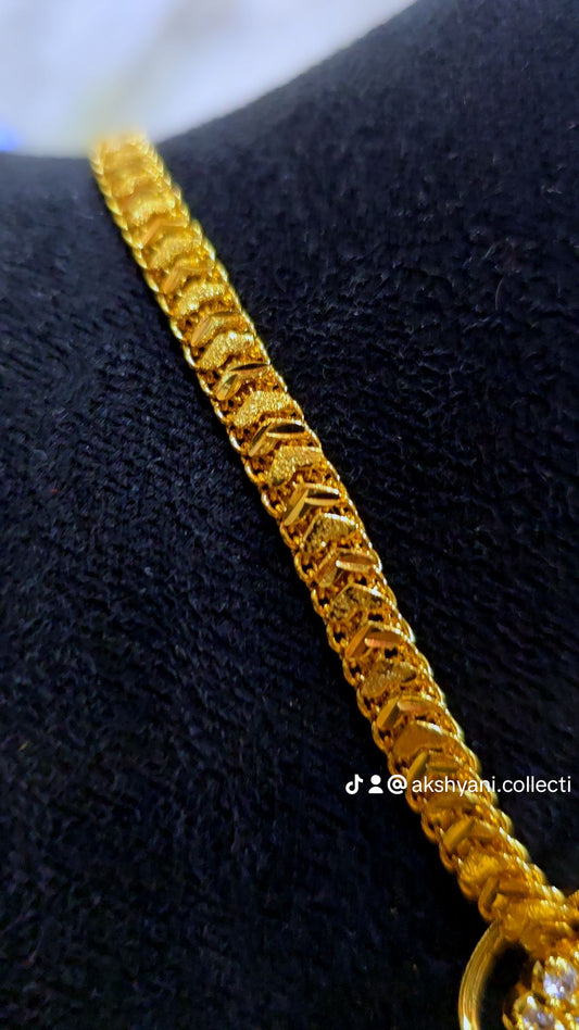 Diamontele cut chain with removable round white mossanite stones.  NOT 916 GOLD. Code 033