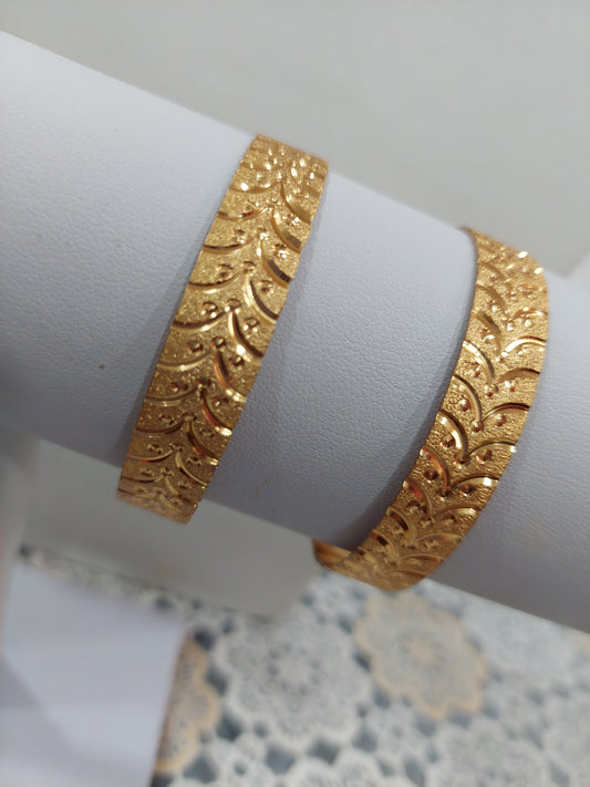 Cz cut todi ( bangle design not 916 gold) code 665r