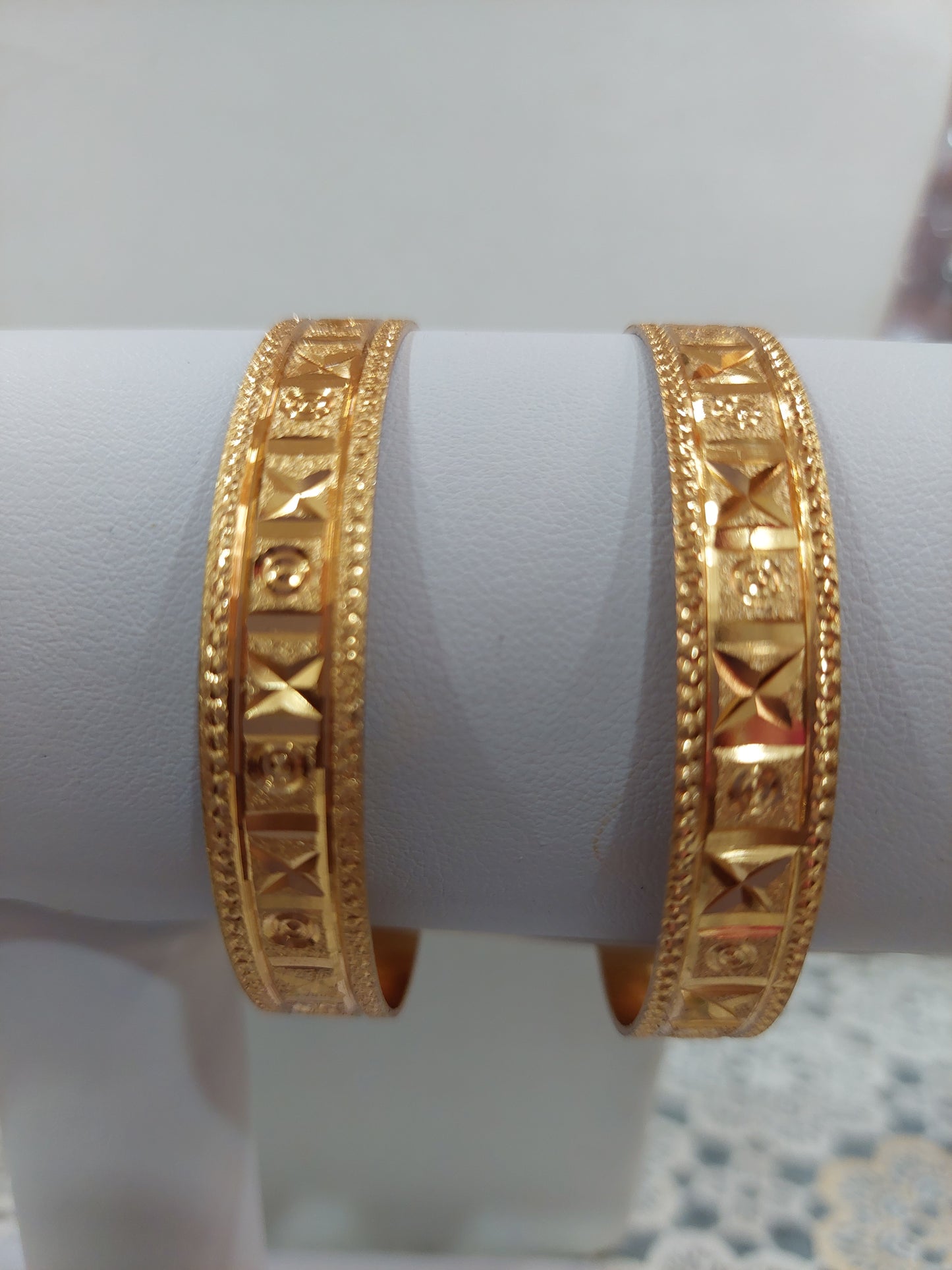 Hand-cut bangles customised piece ( not 916 gold) code 7860