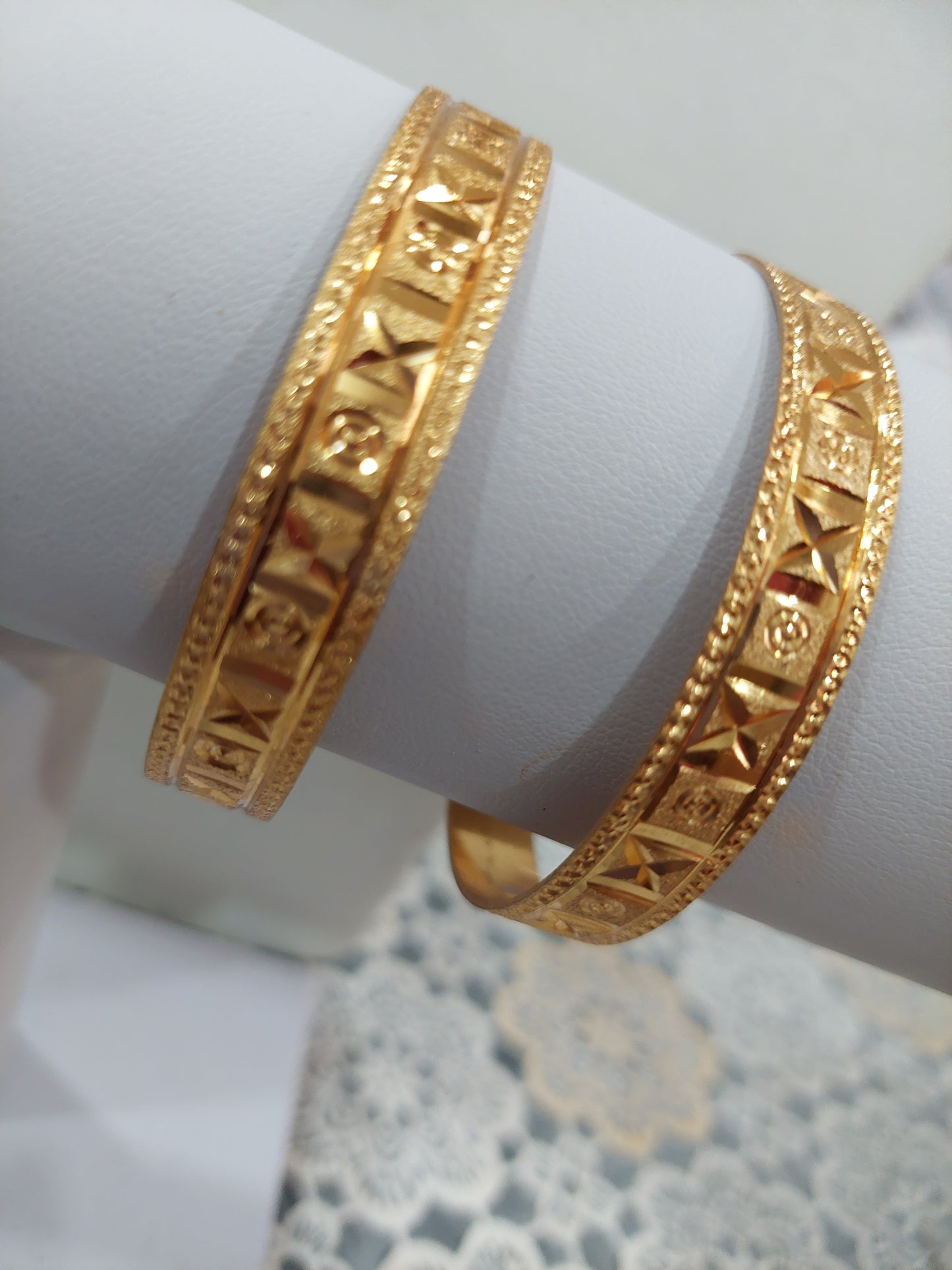 Hand-cut bangles customised piece ( not 916 gold) code 7860