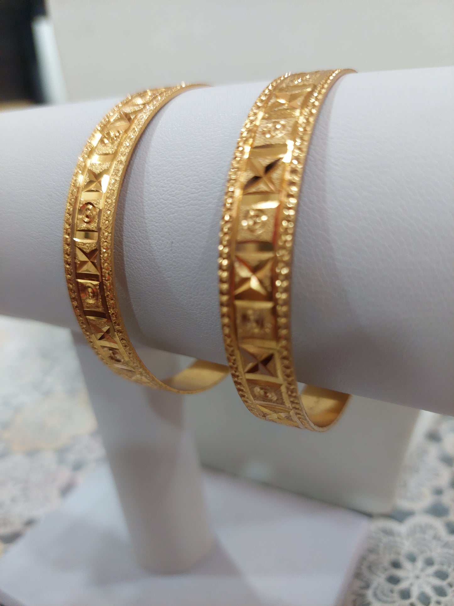 Hand-cut bangles customised piece ( not 916 gold) code 7860