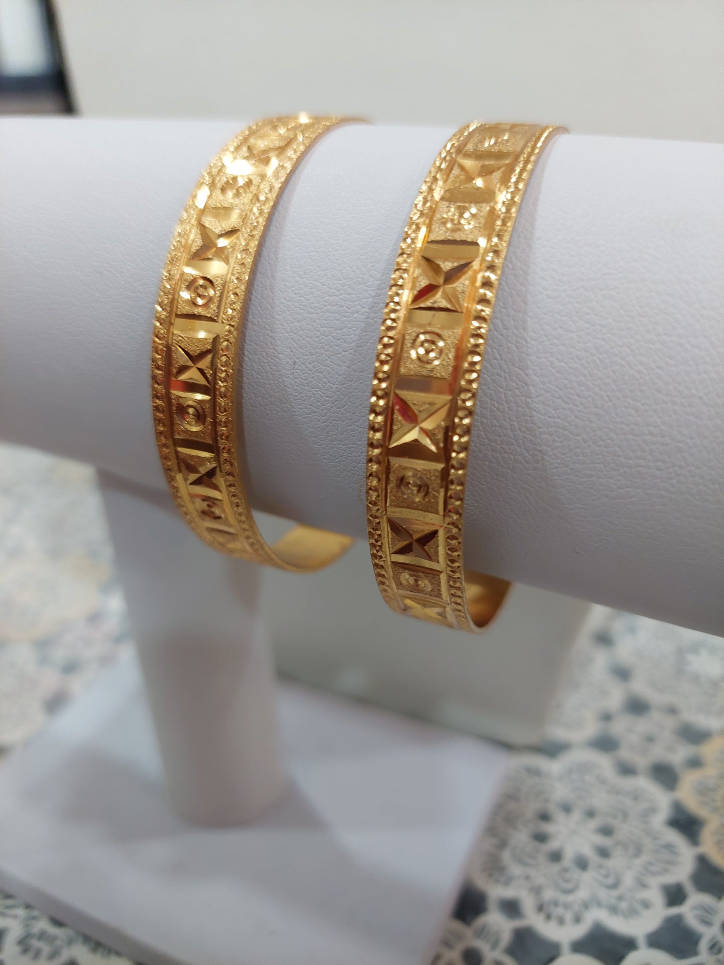 Hand-cut bangles customised piece ( not 916 gold) code 7860