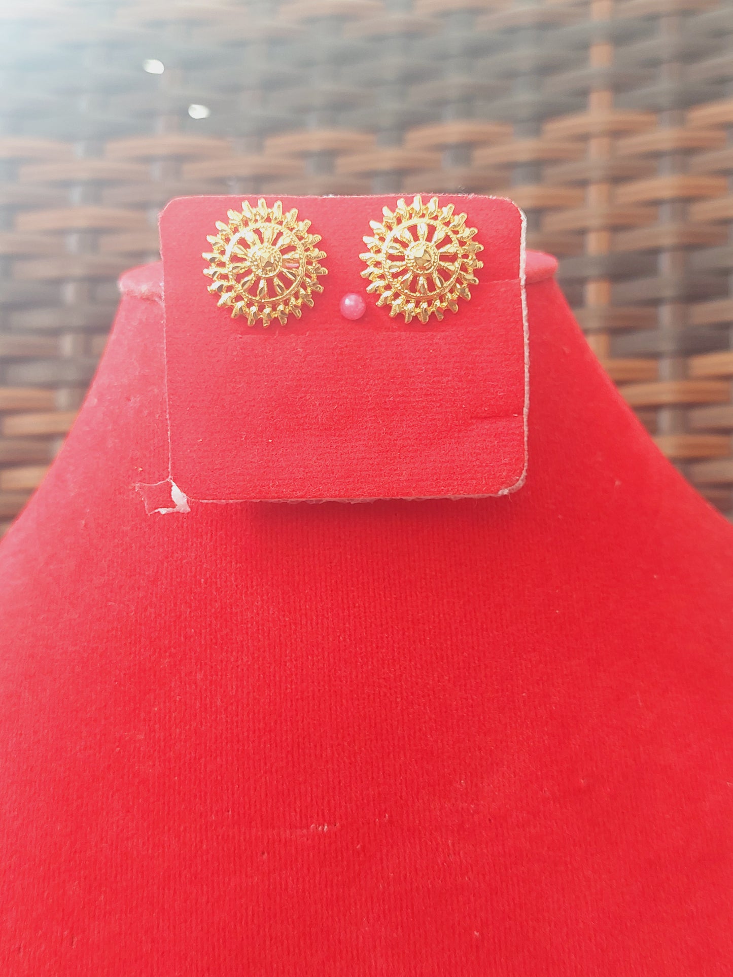 Code 812E earrings not 916 gold. 10 cents Singapore coin size circumference. Indian thiruvani