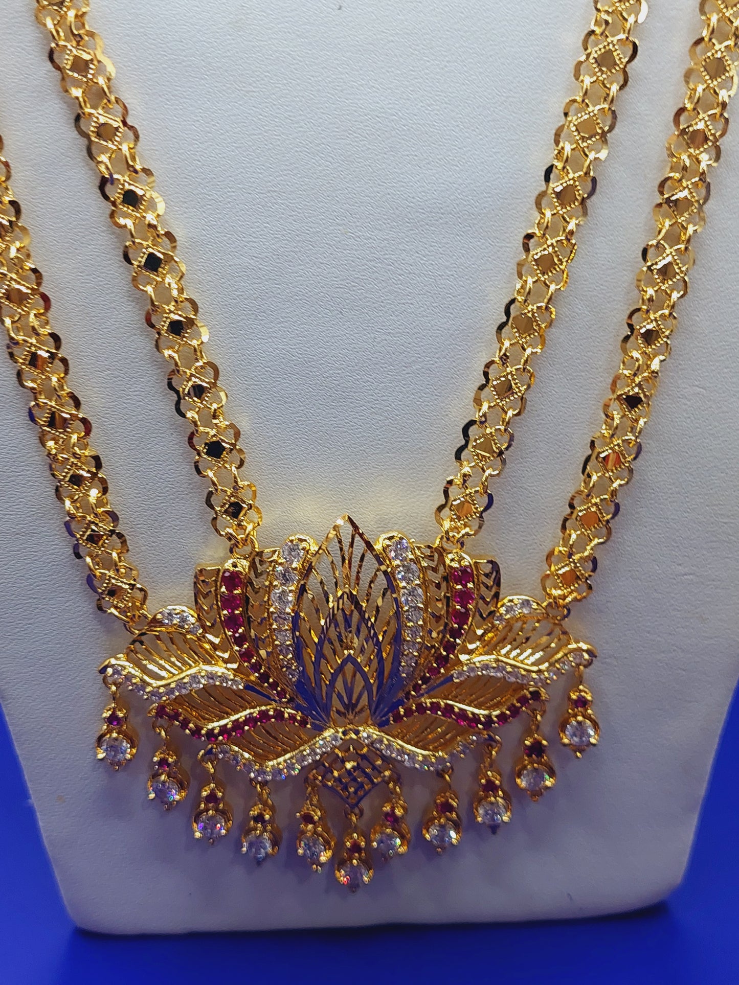 2 layer lotus maalai. Code 599A. Not 916 gold. Function wear.