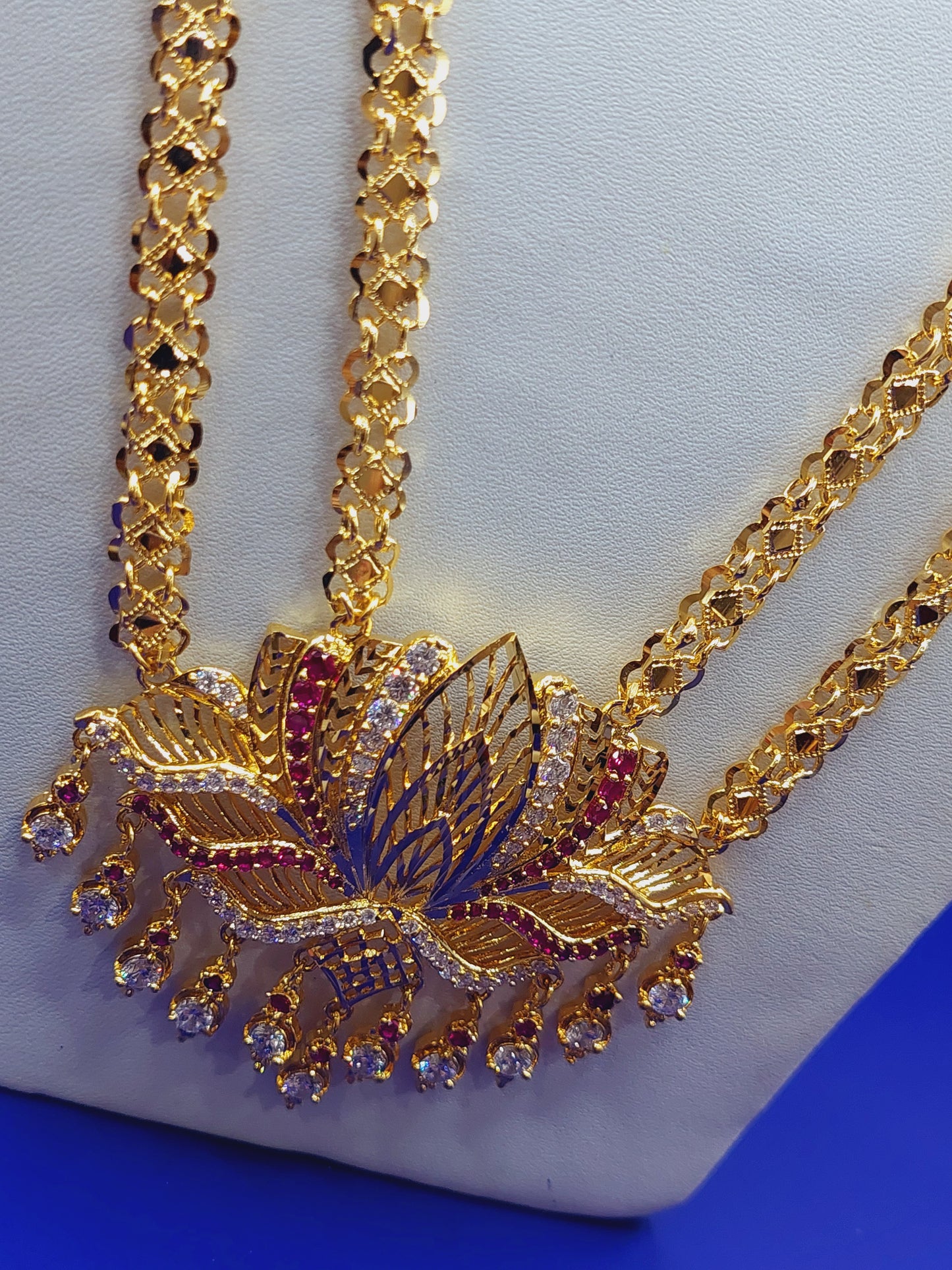 2 layer lotus maalai. Code 599A. Not 916 gold. Function wear.