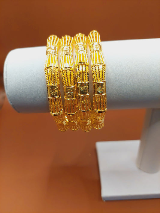 Not 916 gold. 4 pc bangle code 780 ( 2.10)