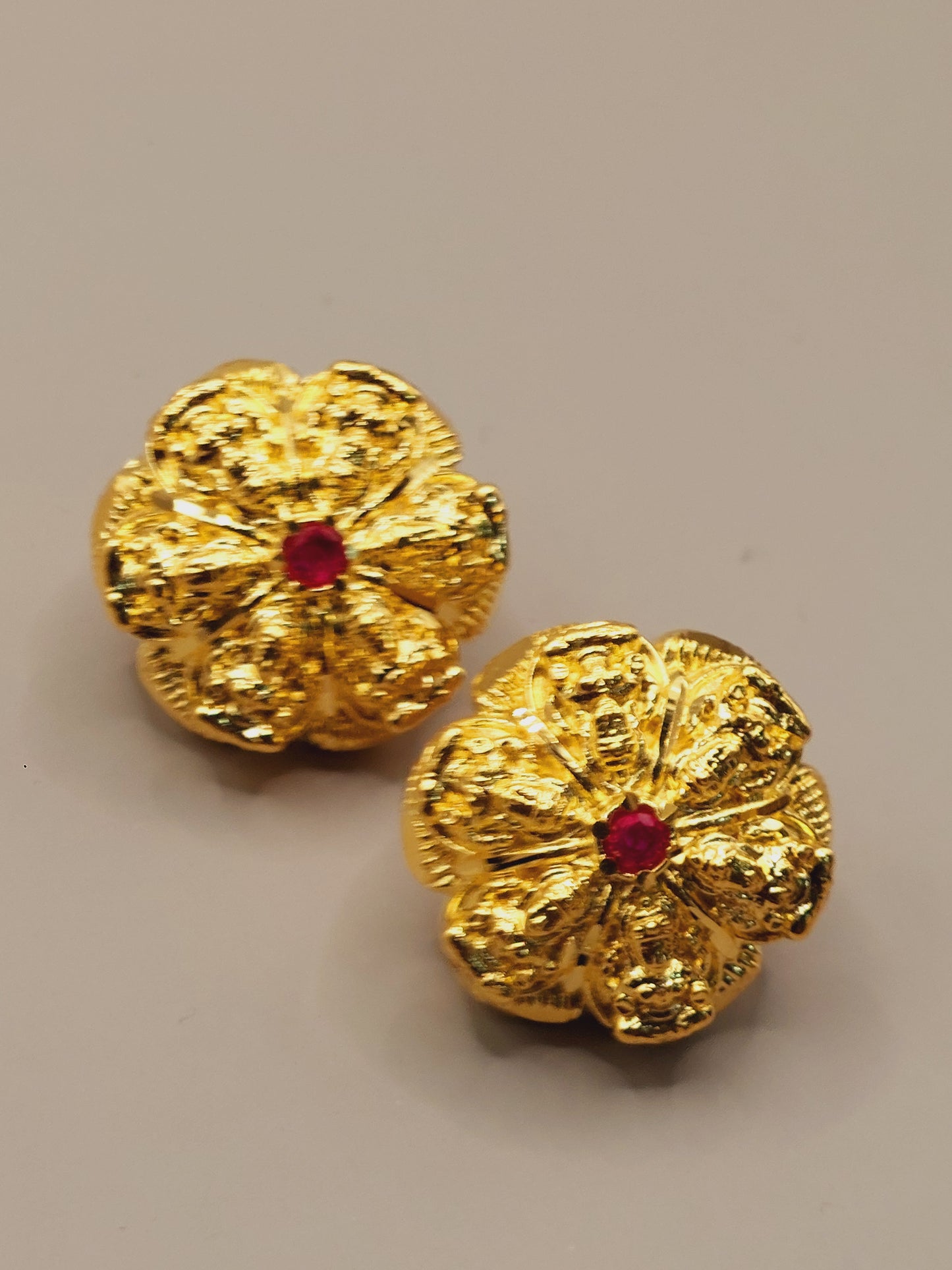 Moghul Bequt Mahalakshimi beautiful earrings . not 916 gold. Code 809A. Indian screw thiruvani