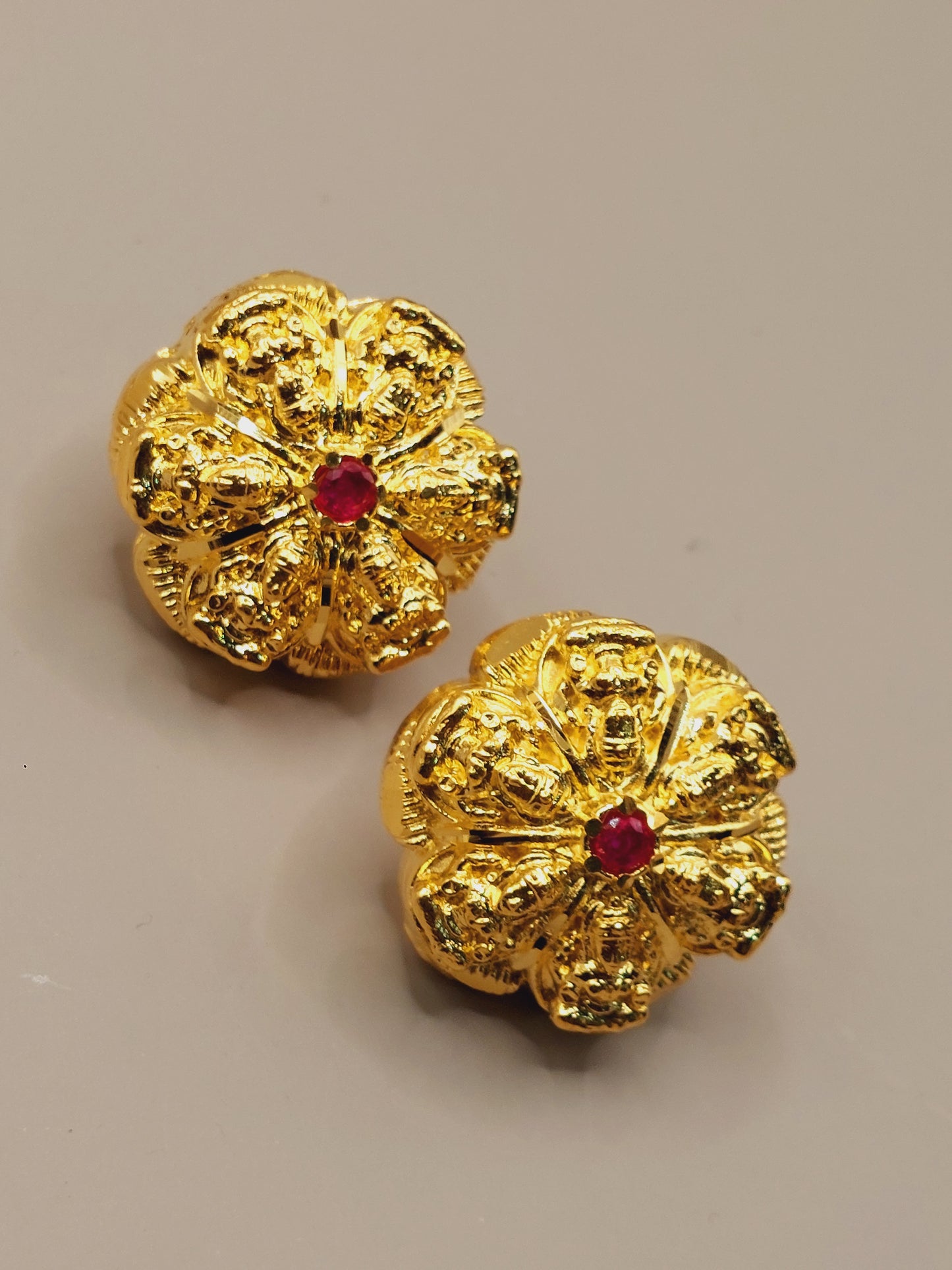 Moghul Bequt Mahalakshimi beautiful earrings . not 916 gold. Code 809A. Indian screw thiruvani