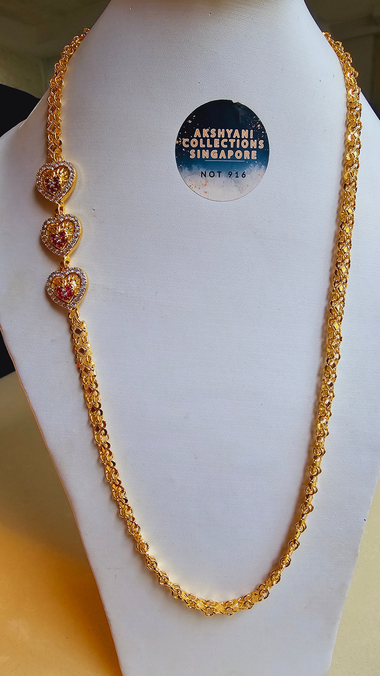 Love. Brooch with chain. Code 099. Function wear type of jewellery. Length 28 inches