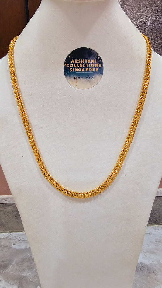 Unisex mirror z cut chain. Daily wear usage.  Not suitable for shower.  24 inches in length.