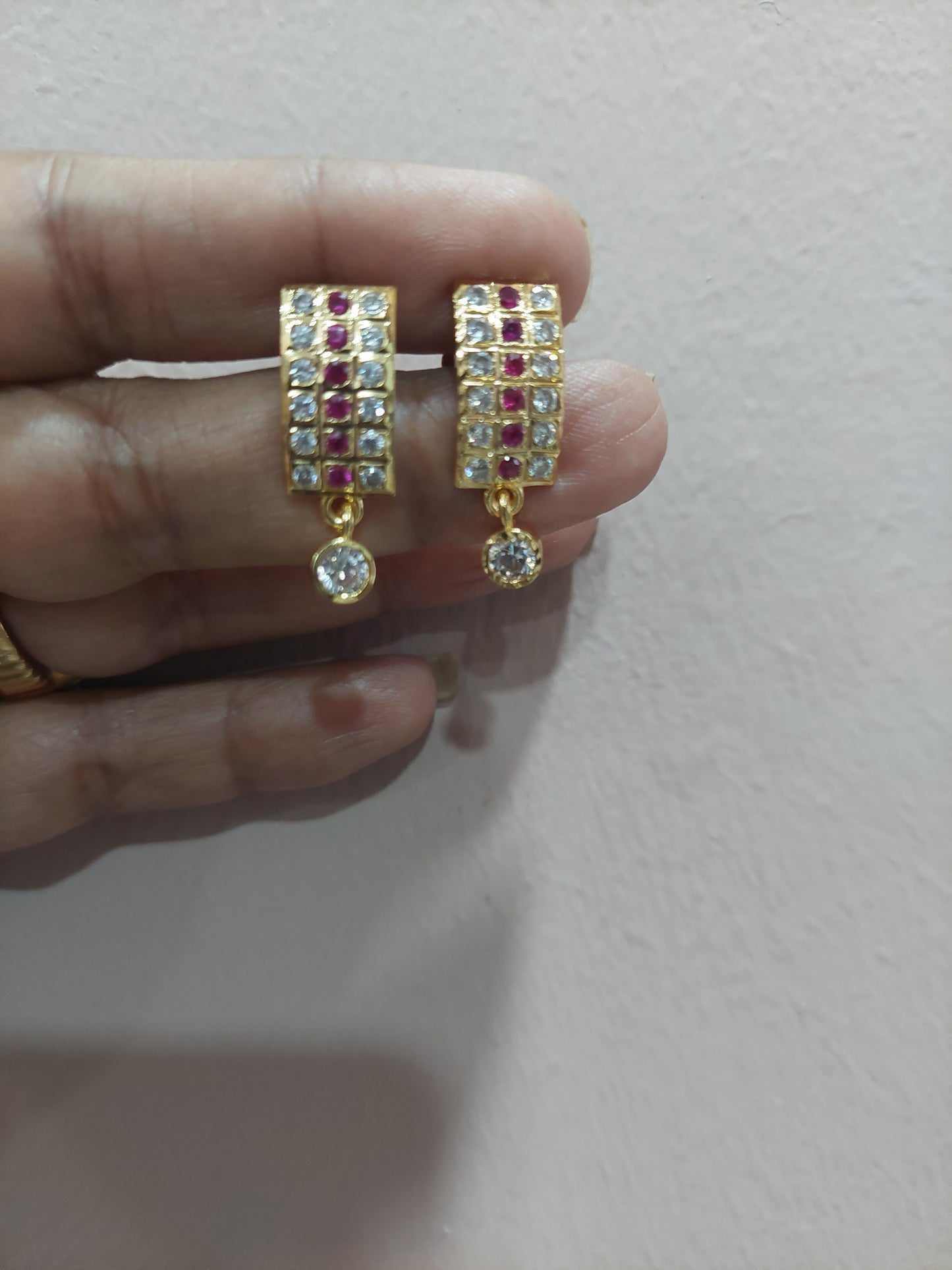 Earrings not 916. Indian screw. Fashion wear type of jewellery. Code 887