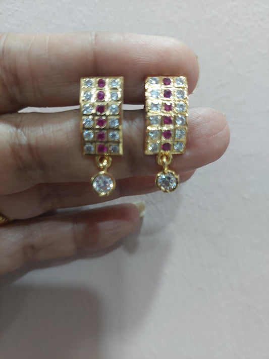 Earrings not 916. Indian screw. Fashion wear type of jewellery. Code 887