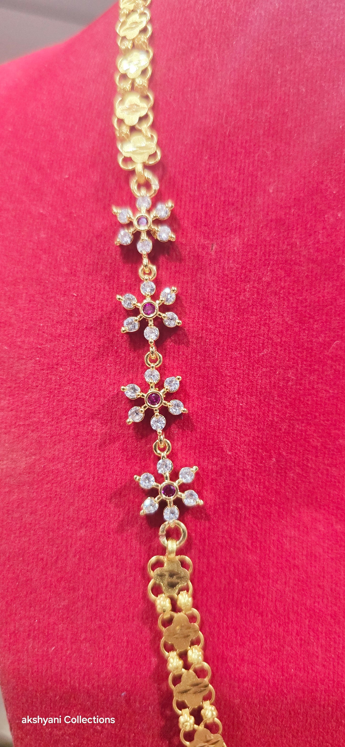 Star cut mugappu chain. Not 916 gold .Function wear type of jewellery