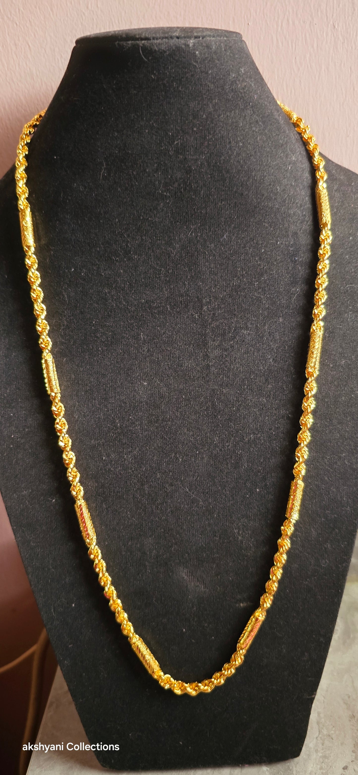 Function wear.  Not 916 gold .28 inches diamond cut chain . Code 557