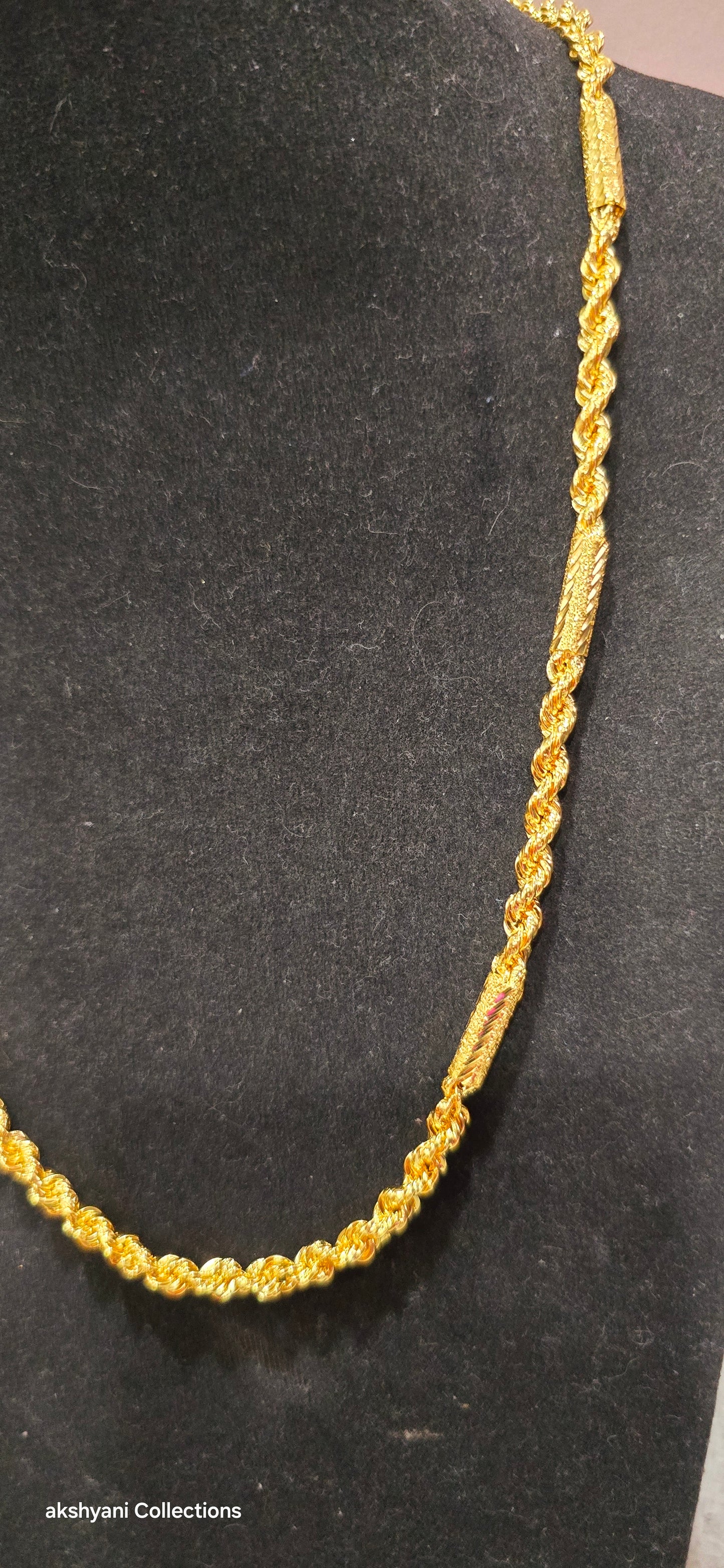 Function wear diamond cut chain. Not 916 gold. Code 554