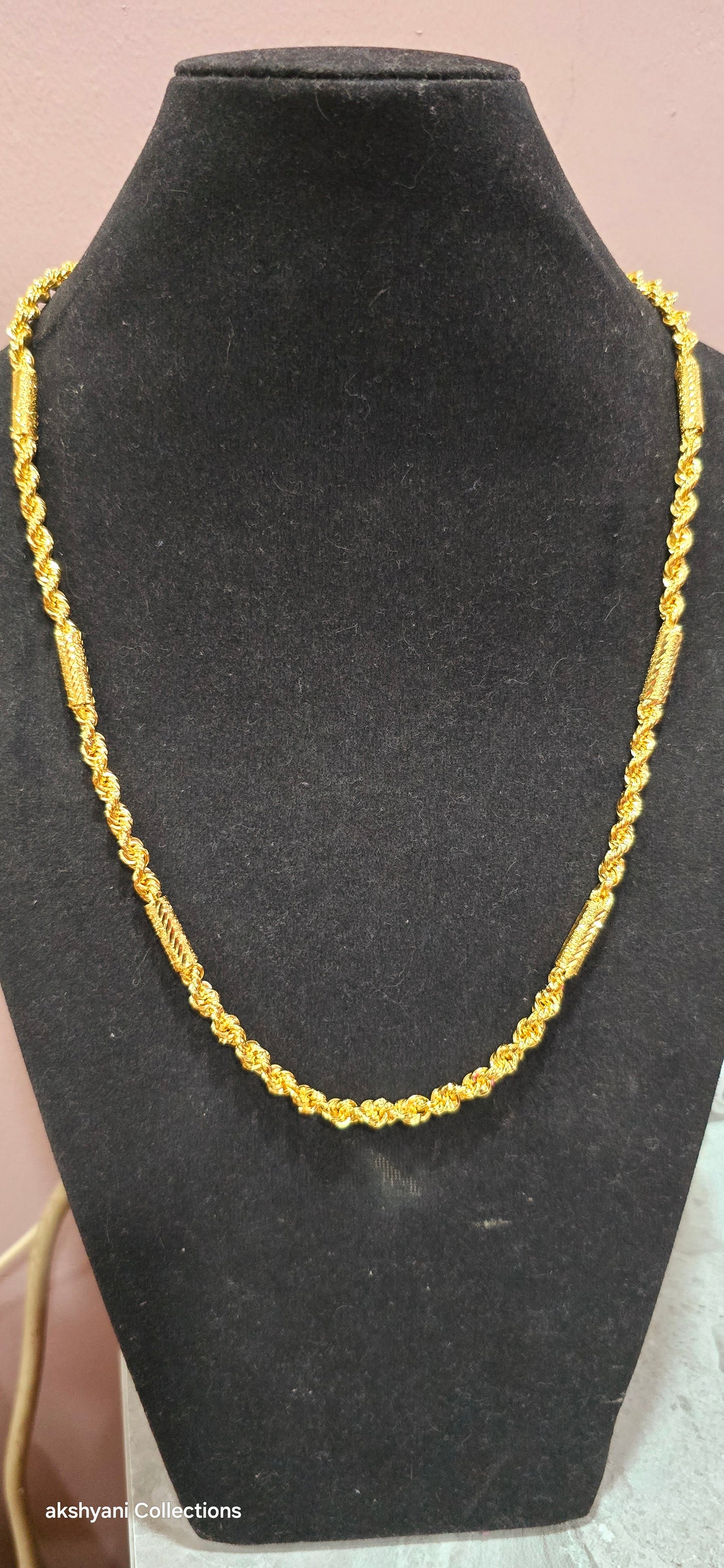 Function wear diamond cut chain. Not 916 gold. Code 554