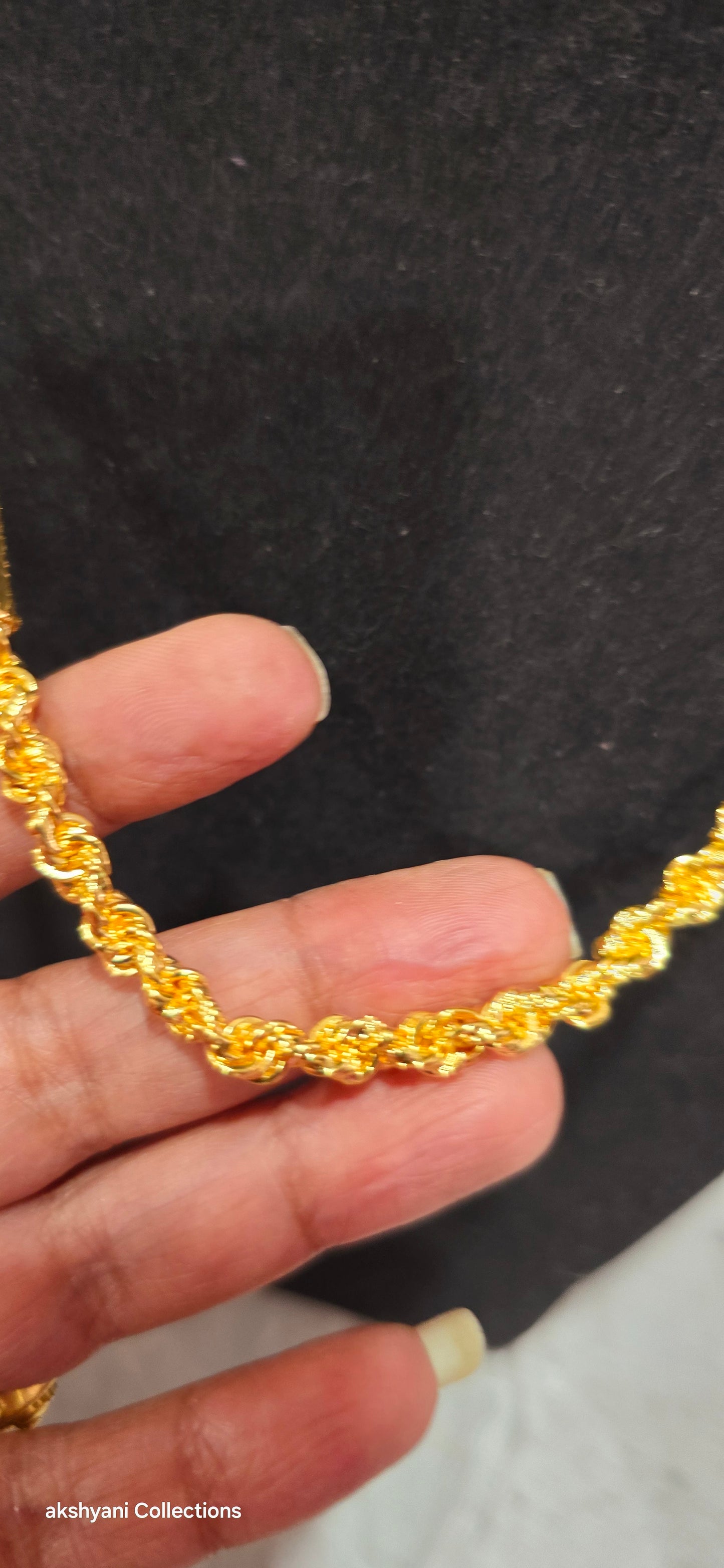 Function wear diamond cut chain. Not 916 gold. Code 554