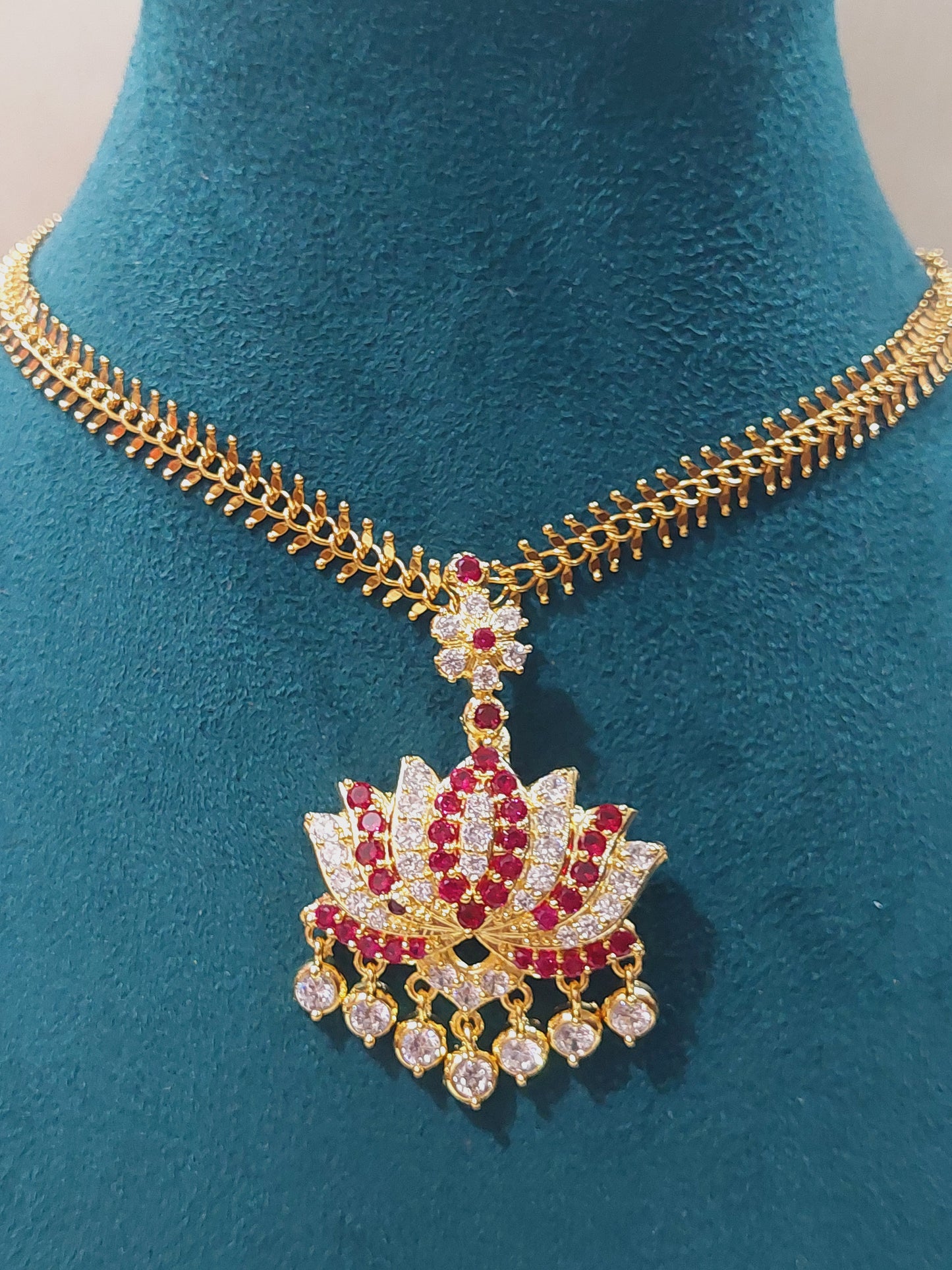 Lotus aatil removable with puran chain. Not 916 gold