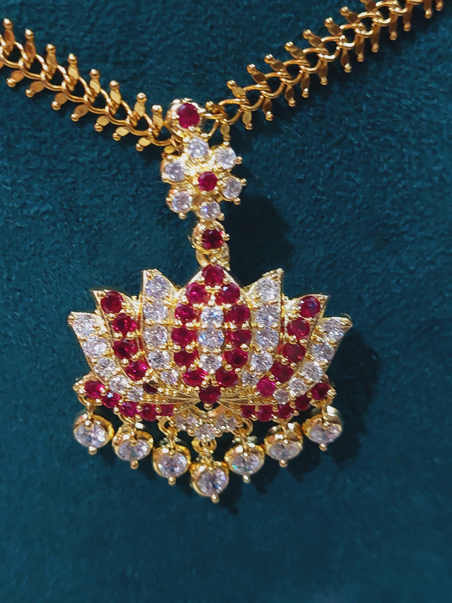 Lotus aatil removable with puran chain. Not 916 gold