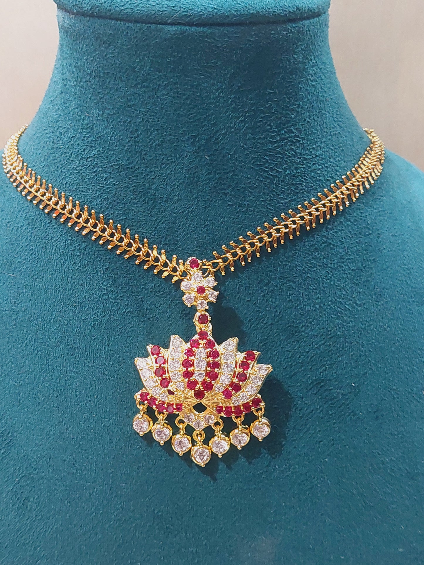 Lotus aatil removable with puran chain. Not 916 gold