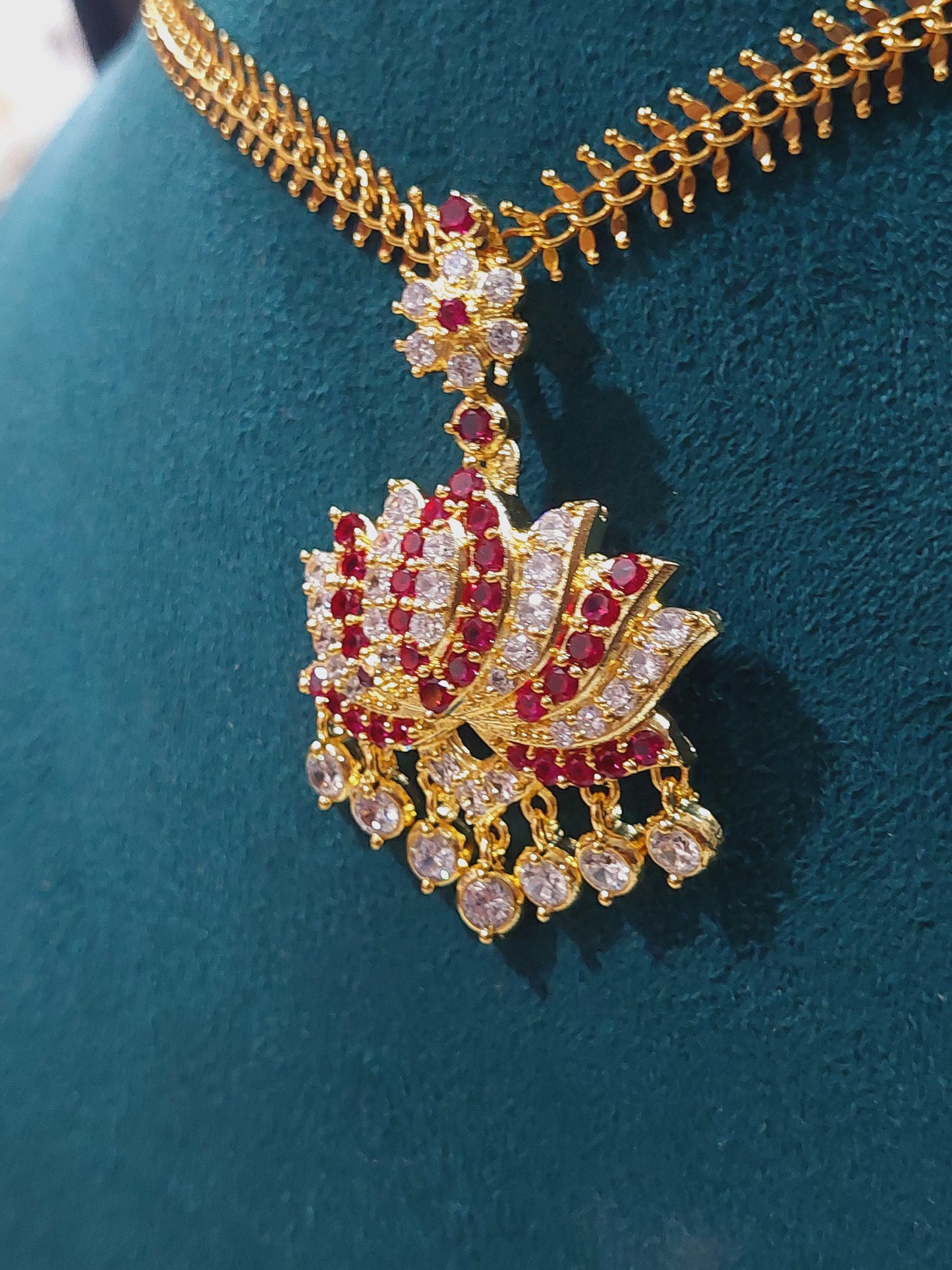 Lotus aatil removable with puran chain. Not 916 gold