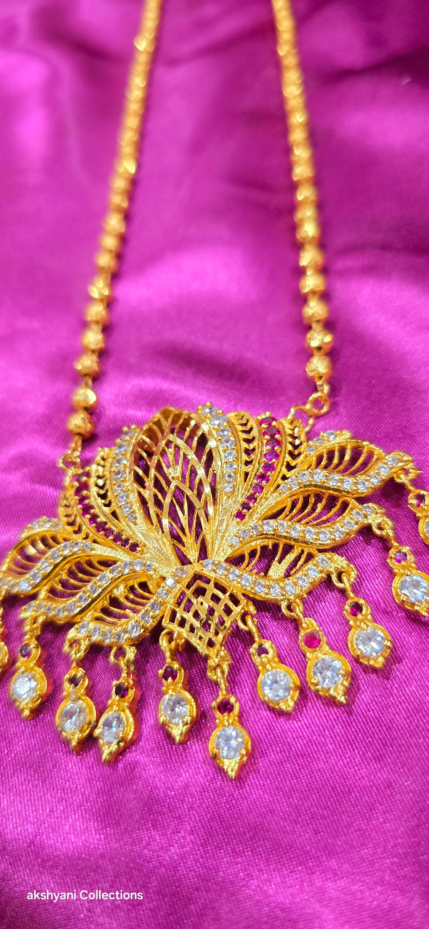 1 layer lotus maalai not 916 gold. 32 inches together with pendent chain