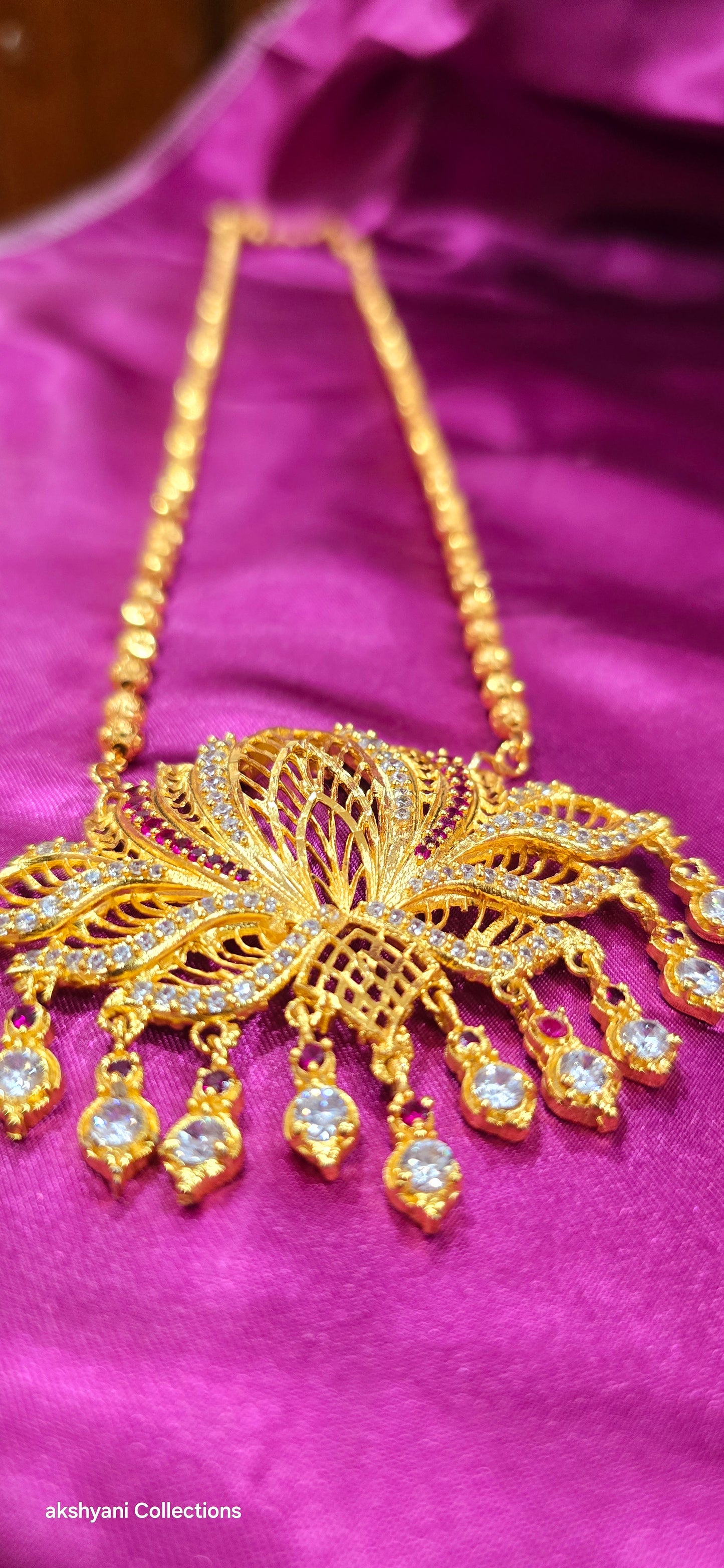 1 layer lotus maalai not 916 gold. 32 inches together with pendent chain