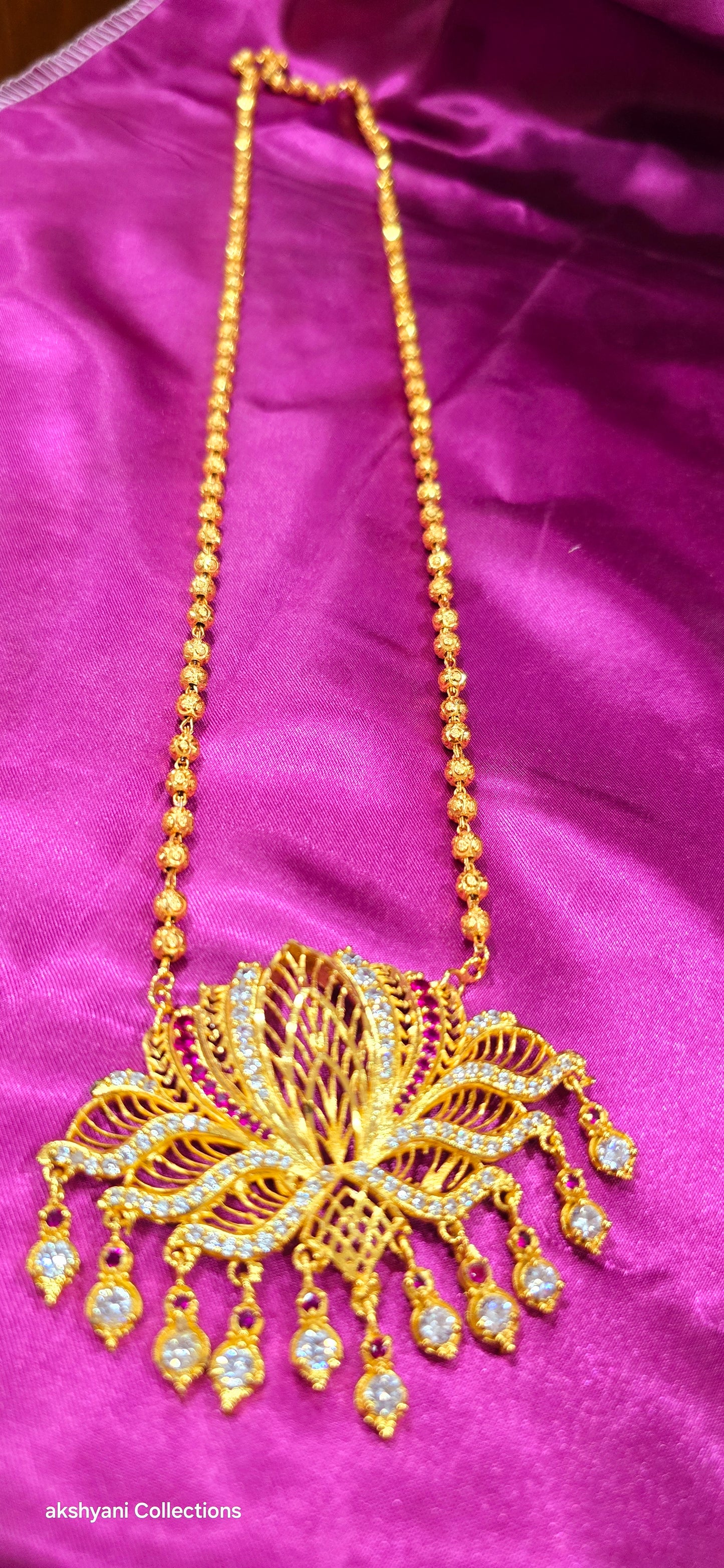 1 layer lotus maalai not 916 gold. 32 inches together with pendent chain