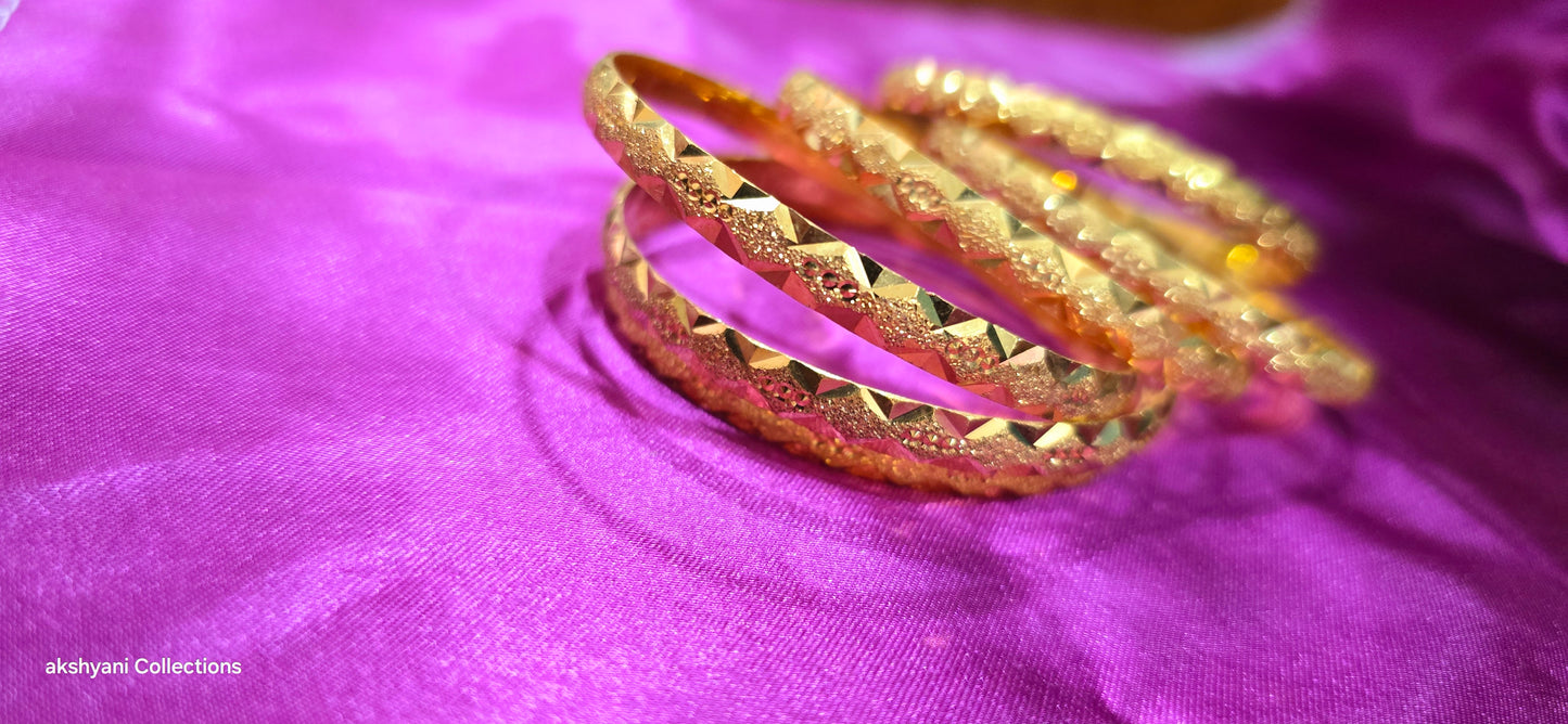 Function wear type of bangles. Not 916 gold. 1 pair. Solid piece