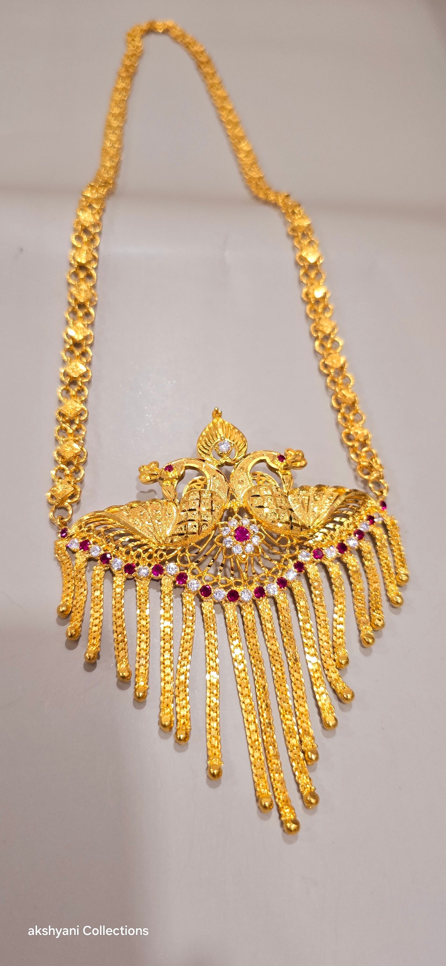 1 layer peacock maalai. Diamond cut.Not 916 gold. Functionwear type. Code 612