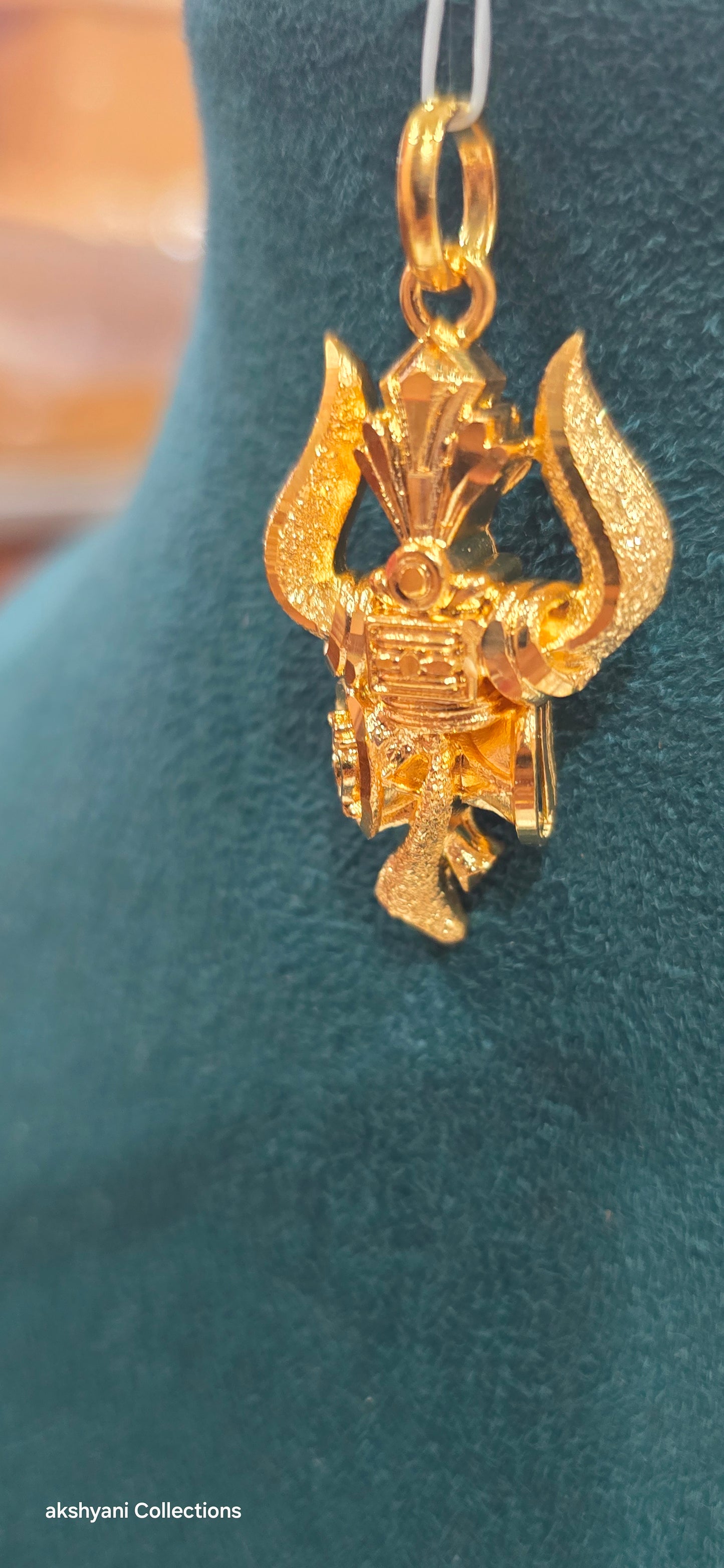 Trisul locket with udukai. Not 916 gold. 1.5 inch size