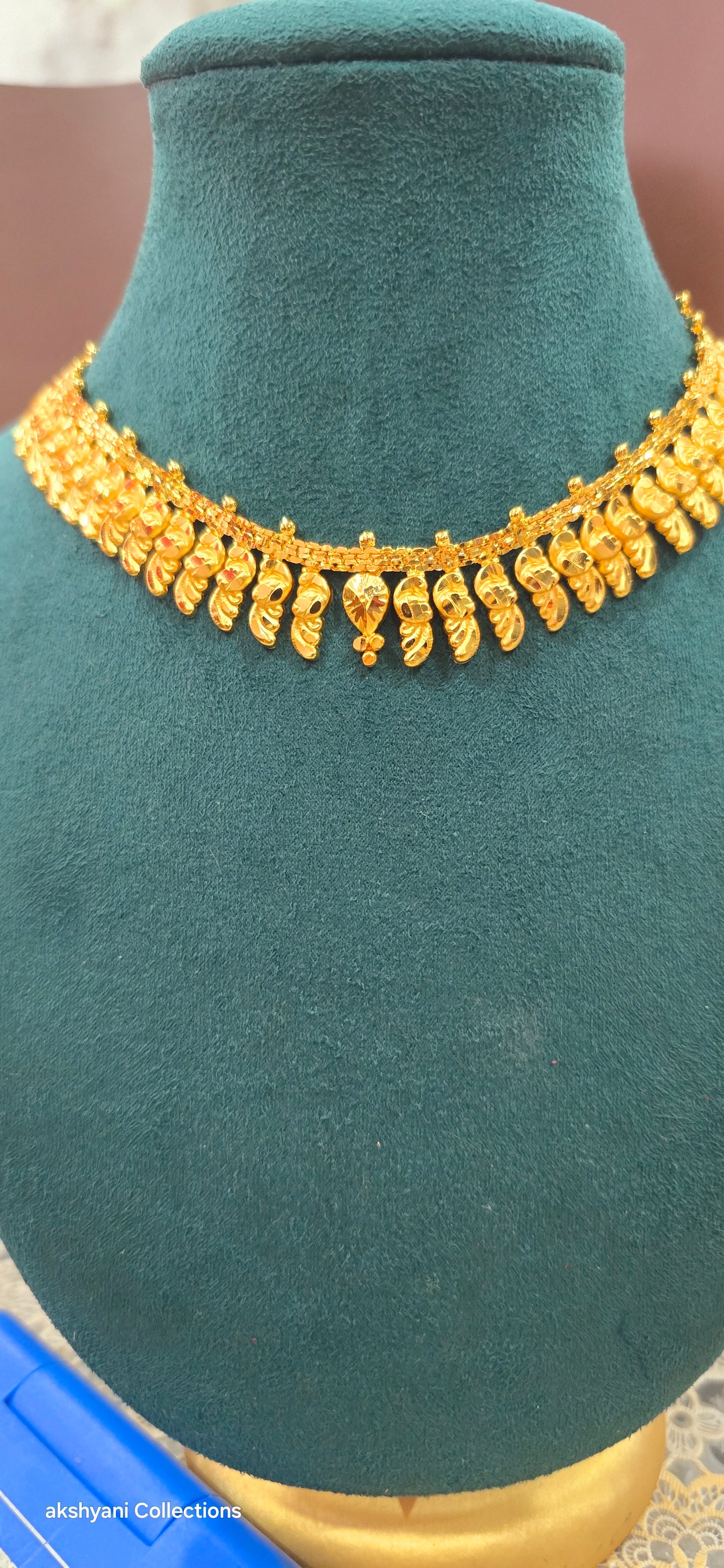Mango wonder short necklace .Not 916 gold. Code 890