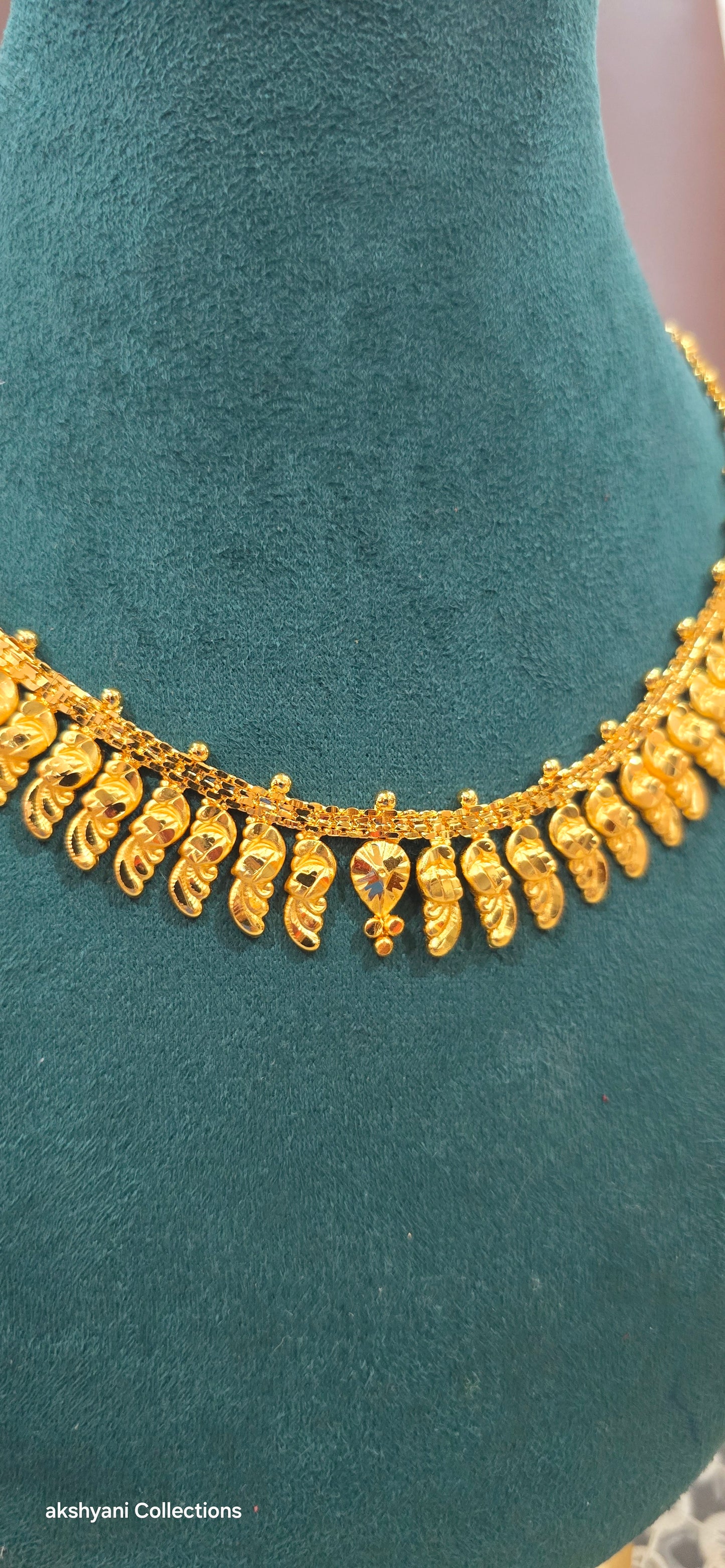 Mango wonder short necklace .Not 916 gold. Code 890