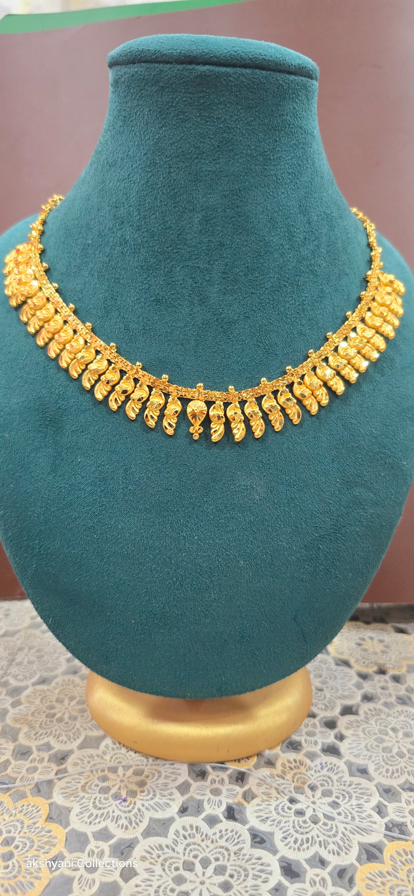 Mango wonder short necklace .Not 916 gold. Code 890