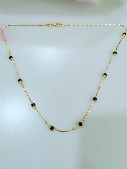 venthaya chain with black beads