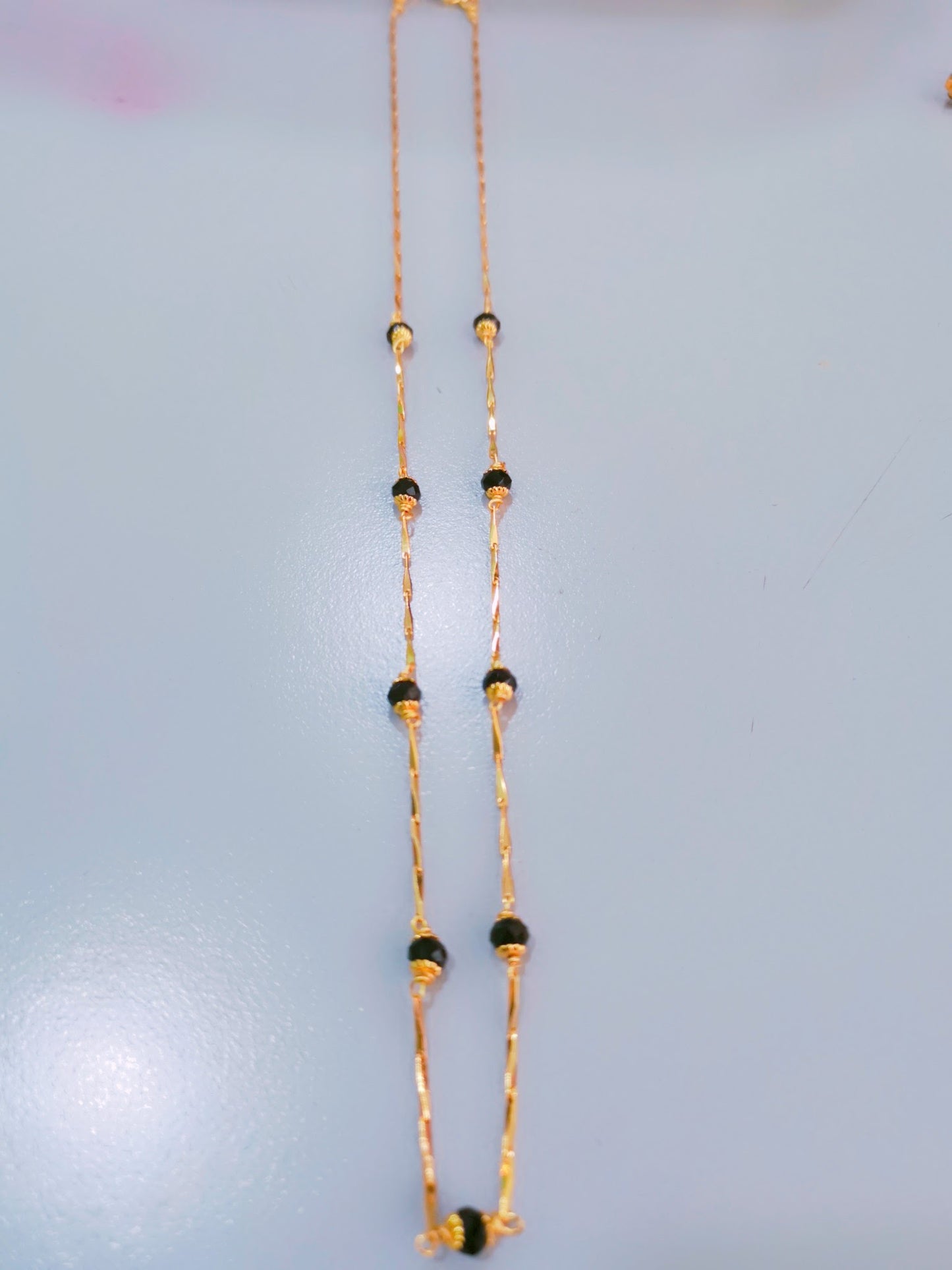 venthaya chain with black beads