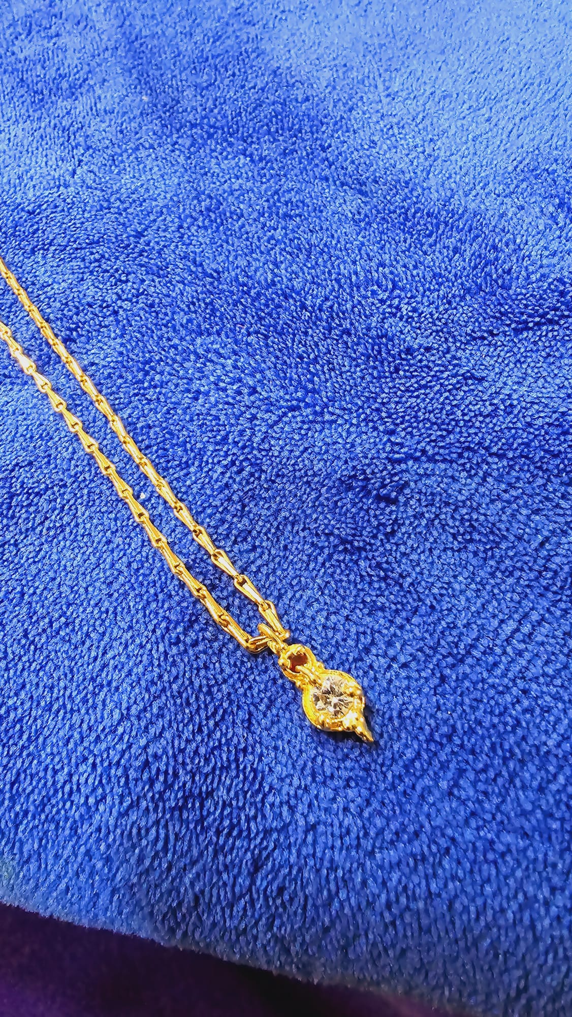 Venthaya chain not 916 gold. 24 inches chain. ( locket free upon stocks lasts,)