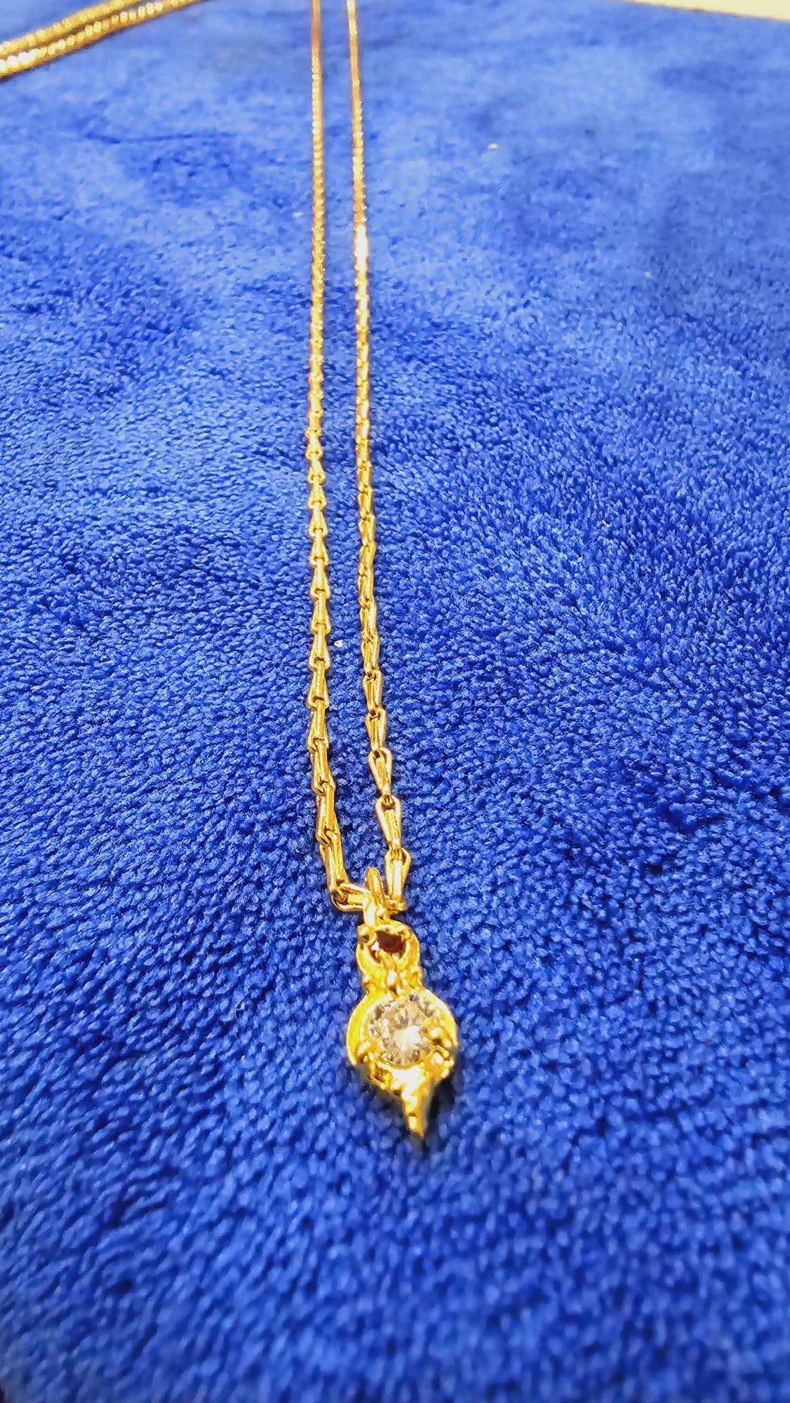 Venthaya chain not 916 gold. 24 inches chain. ( locket free upon stocks lasts,)