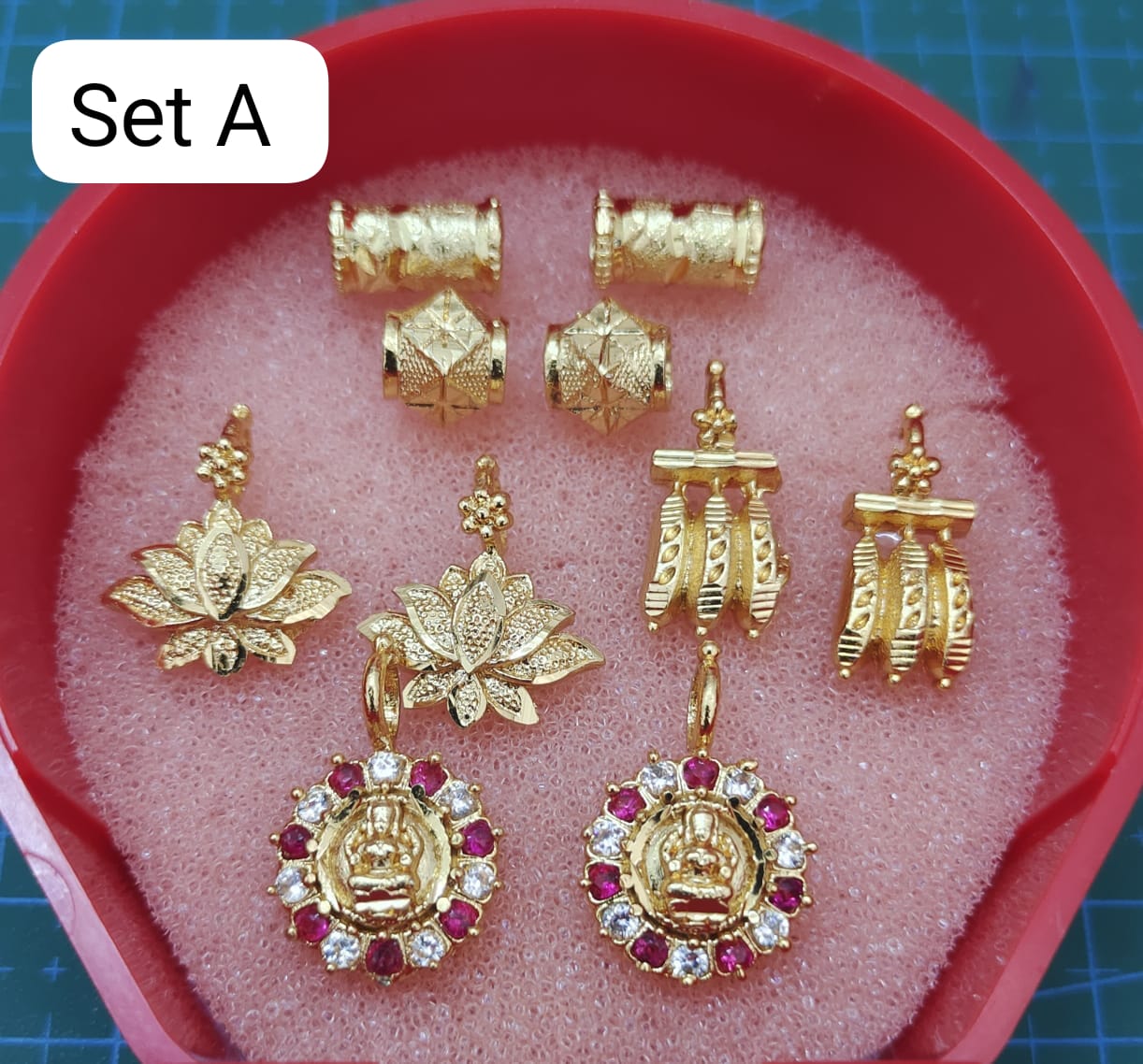 Thali items set not 916 gold ( 6  mths warranty)code 8800zp. Daily wear .