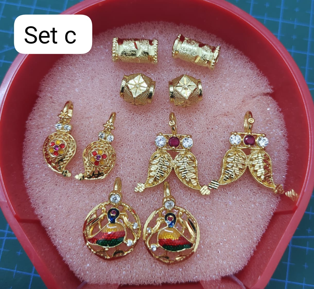 Thali items set not 916 gold ( 6  mths warranty)code 8800zp. Daily wear .