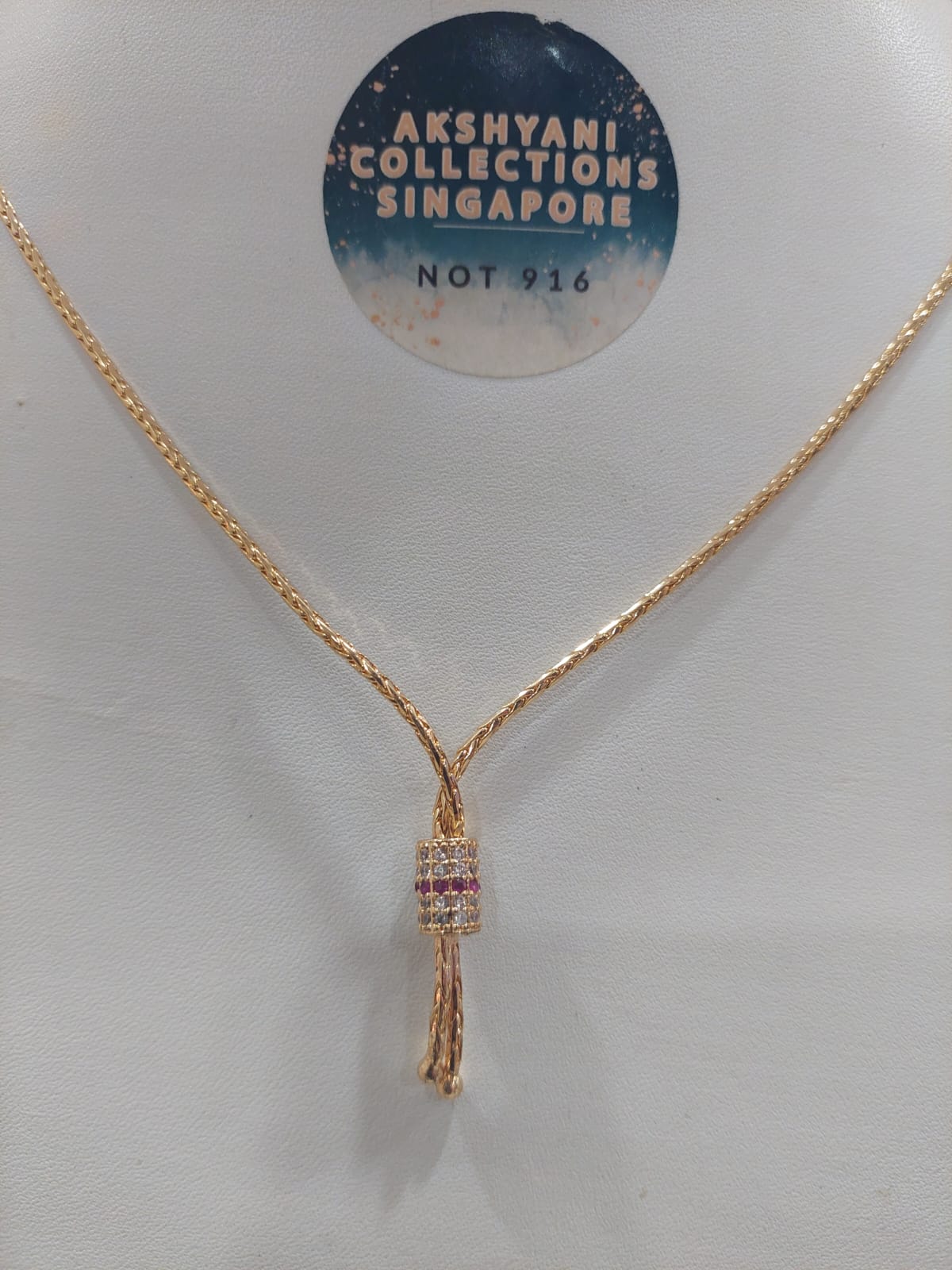 Code 472C. 23 Inches chain with red white pendent fixed . Not 916 gold.