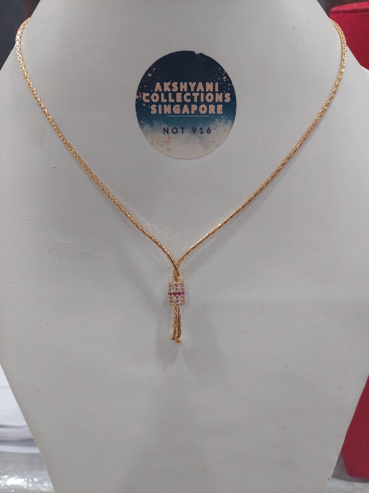 Code 472C. 23 Inches chain with red white pendent fixed . Not 916 gold.