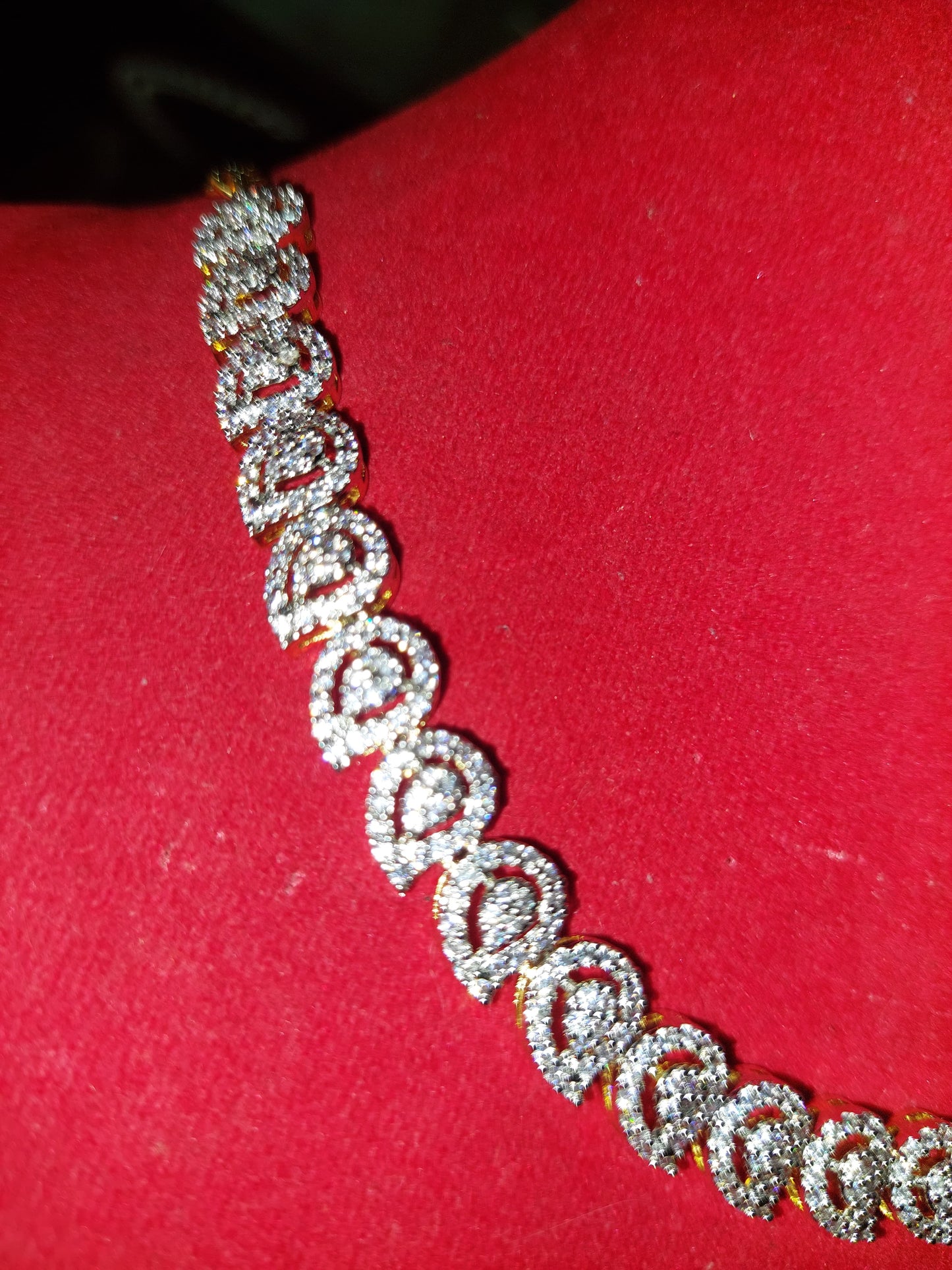 A star mango cut mossanite stone diamond cut replica necklace.