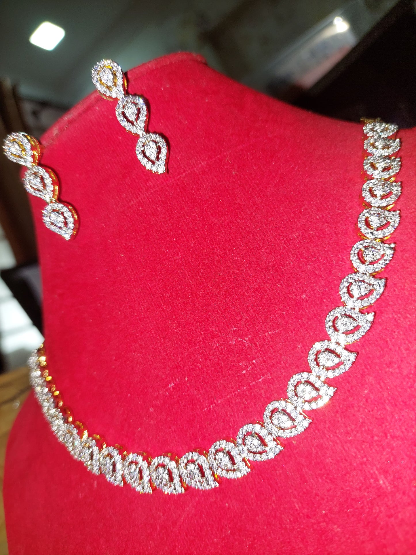 A star mango cut mossanite stone diamond cut replica necklace.